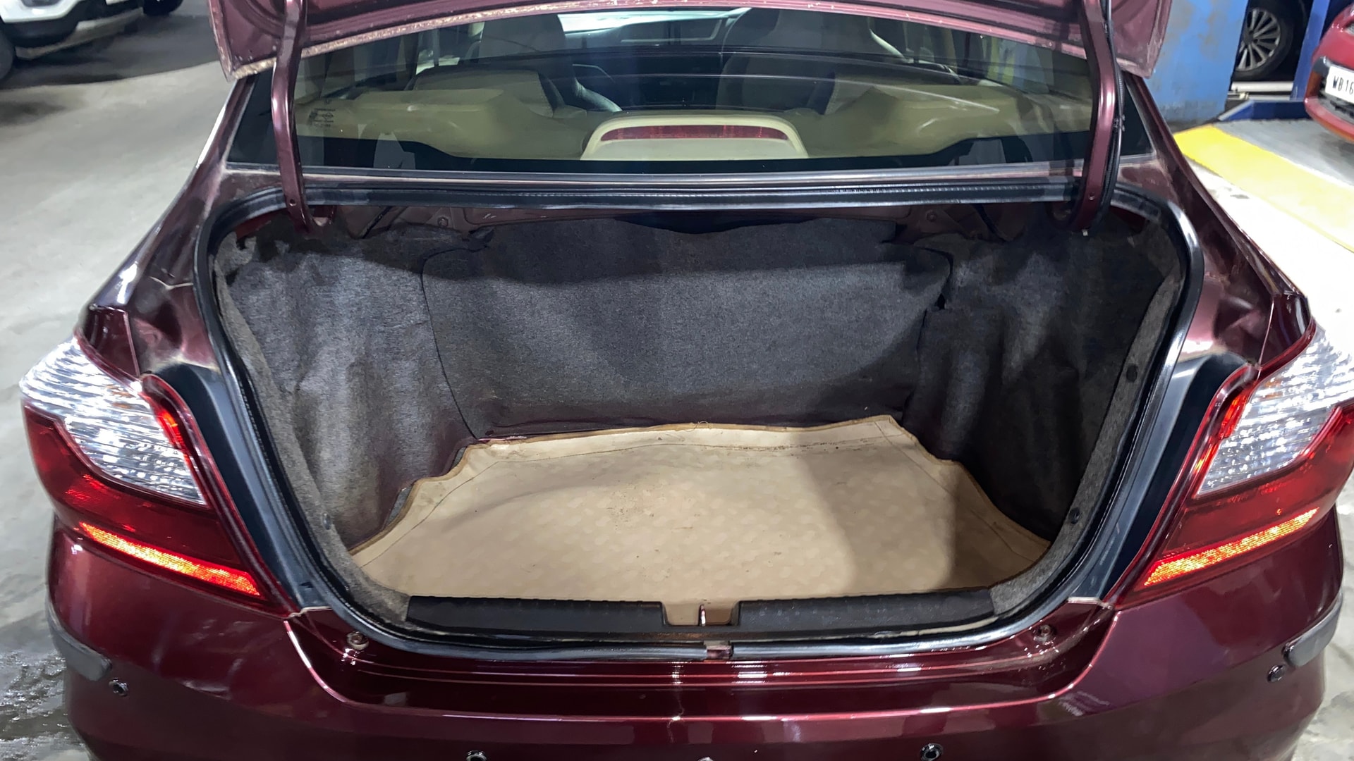 View 2017 Honda Amaze E MT Petrol BS IV Image 10 Used 2017 Honda Amaze E MT Petrol BS IV Image 10