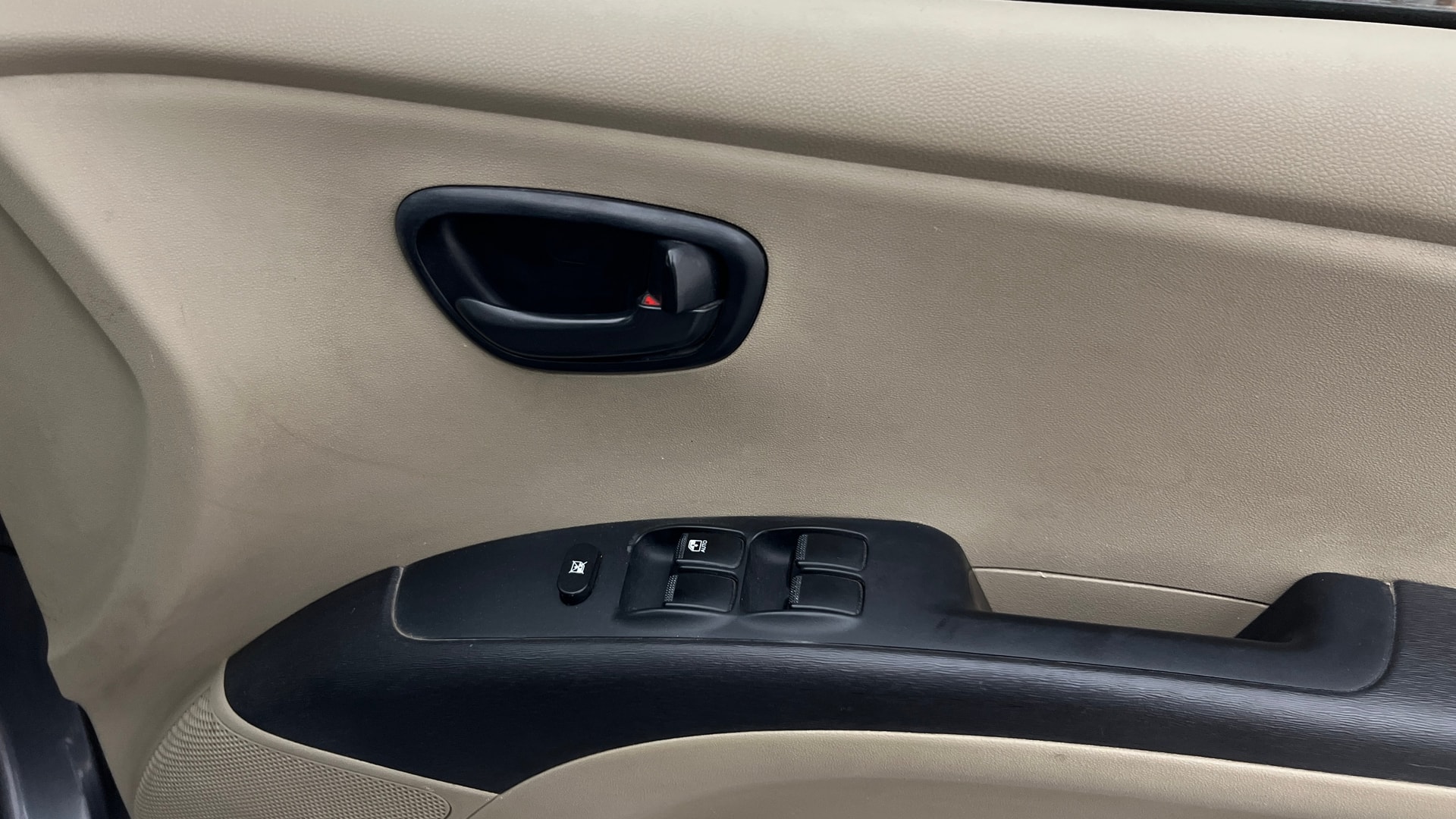 View 2015 Hyundai i10 1.1 Magna Image 32 Used 2015 Hyundai i10 1.1 Magna Image 32