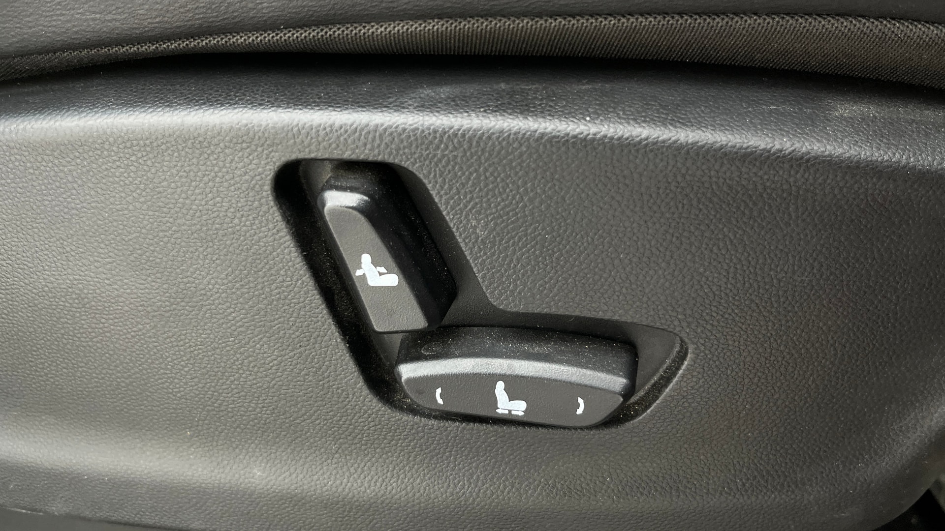 View 2021 MG Hector Sharp Diesel Dual Tone Image 11 Used 2021 MG Hector Sharp Diesel Dual Tone Image 11