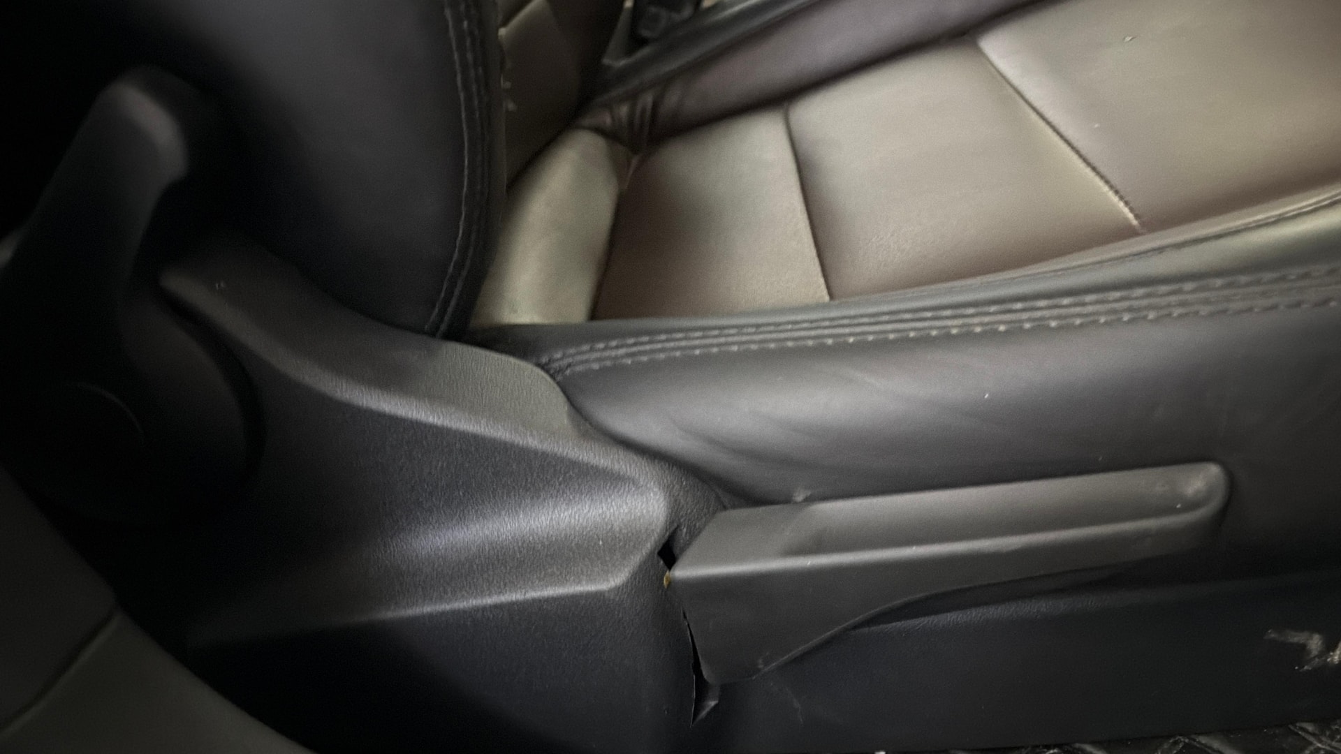 View 2022 Skoda Slavia Ambition 1.0 TSI MT Image 18 Used 2022 Skoda Slavia Ambition 1.0 TSI MT Image 18