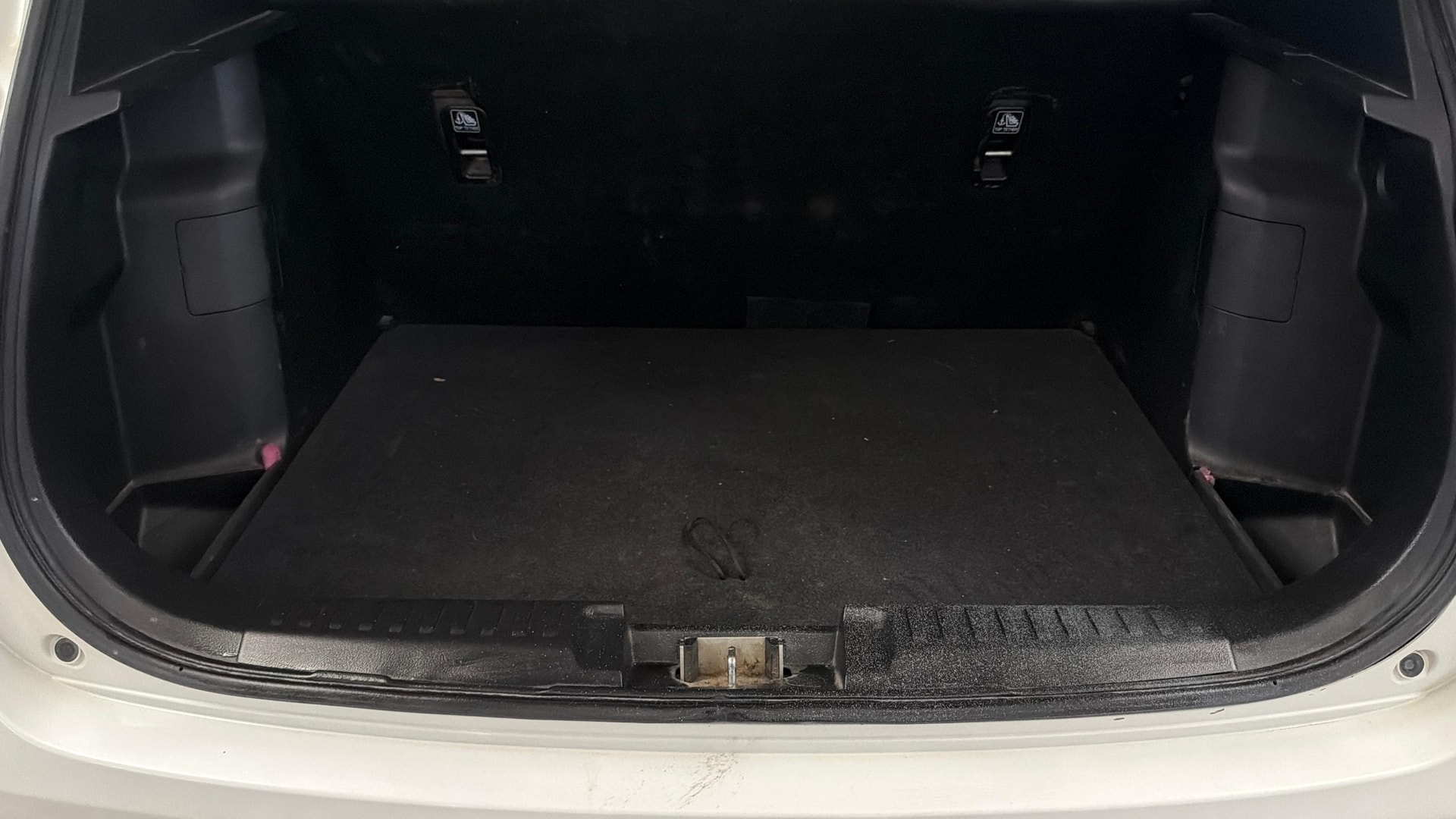 View 2022 Toyota Urban Cruiser Mid MT Image 10 Used 2022 Toyota Urban Cruiser Mid MT Image 10