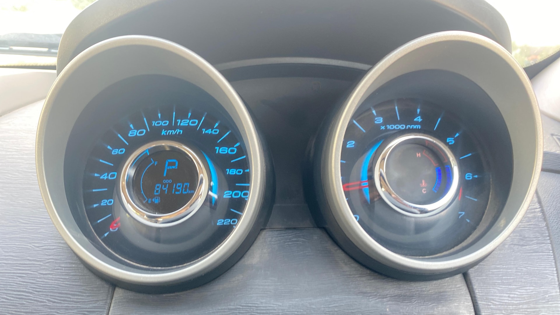 View 2017 Mahindra XUV500 W10 FWD AT Image 22 Used 2017 Mahindra XUV500 W10 FWD AT Image 22
