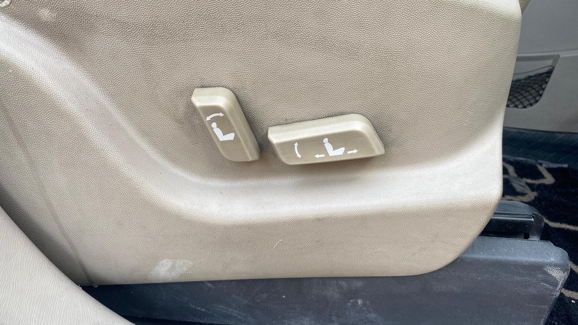 View 2017 Mahindra XUV500 W10 FWD AT Image 12 Used 2017 Mahindra XUV500 W10 FWD AT Image 12