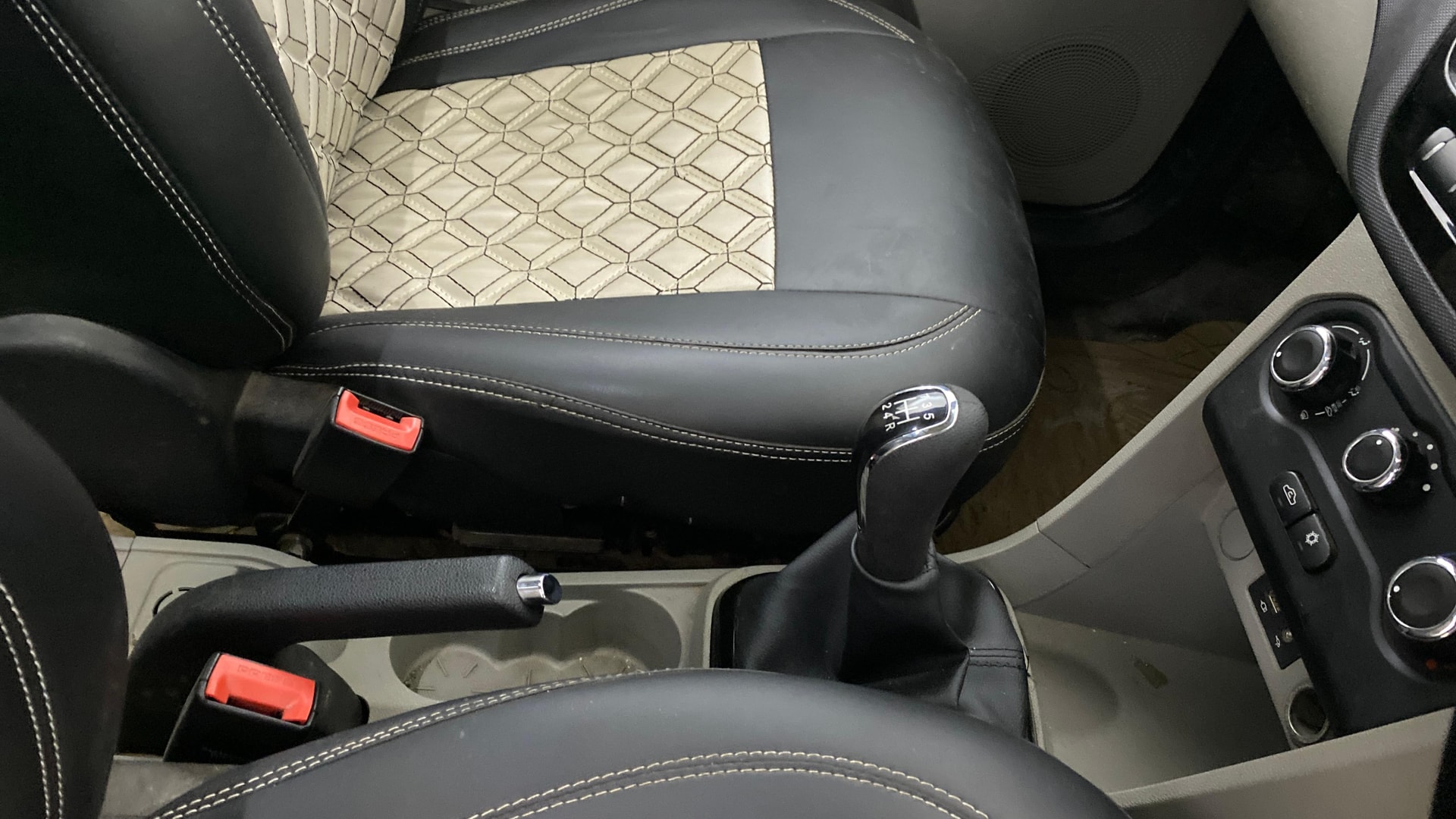 View 2019 Tata Tiago Revotorq XZ Image 38 Used 2019 Tata Tiago Revotorq XZ Image 38
