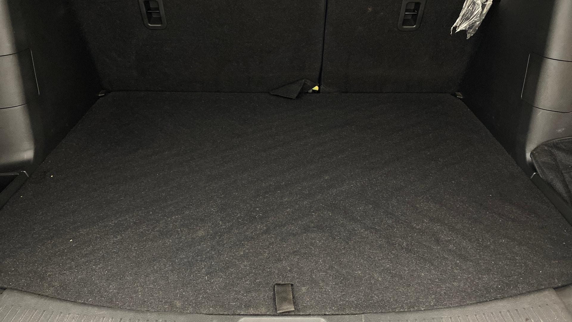 View 2022 Toyota Urban Cruiser Hyryder V MT AWD NEODRIVE Image 11 Used 2022 Toyota Urban Cruiser Hyryder V MT AWD NEODRIVE Image 11