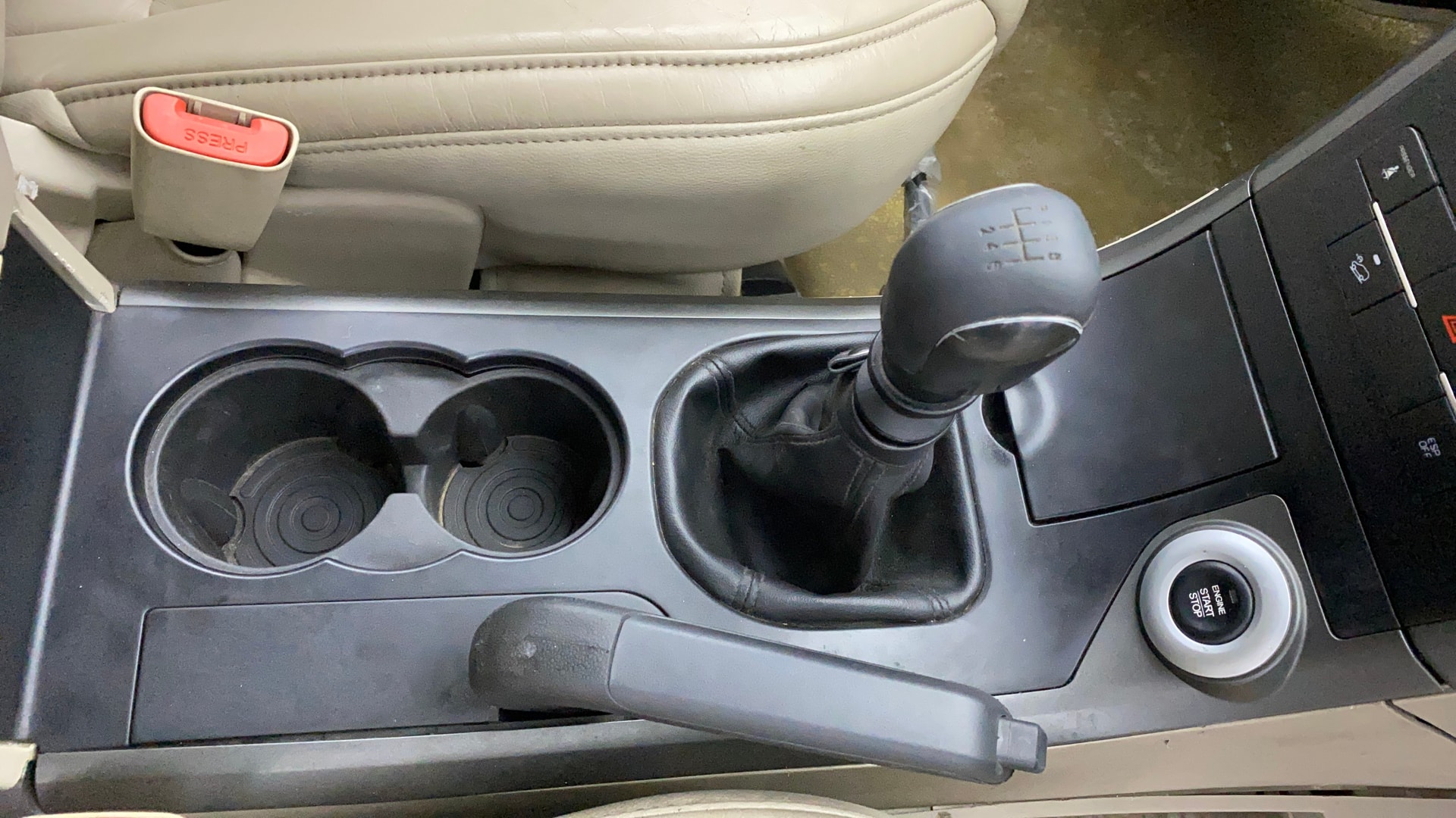 View 2016 Mahindra XUV500 W10 1.99-Litre Image 44 Used 2016 Mahindra XUV500 W10 1.99-Litre Image 44