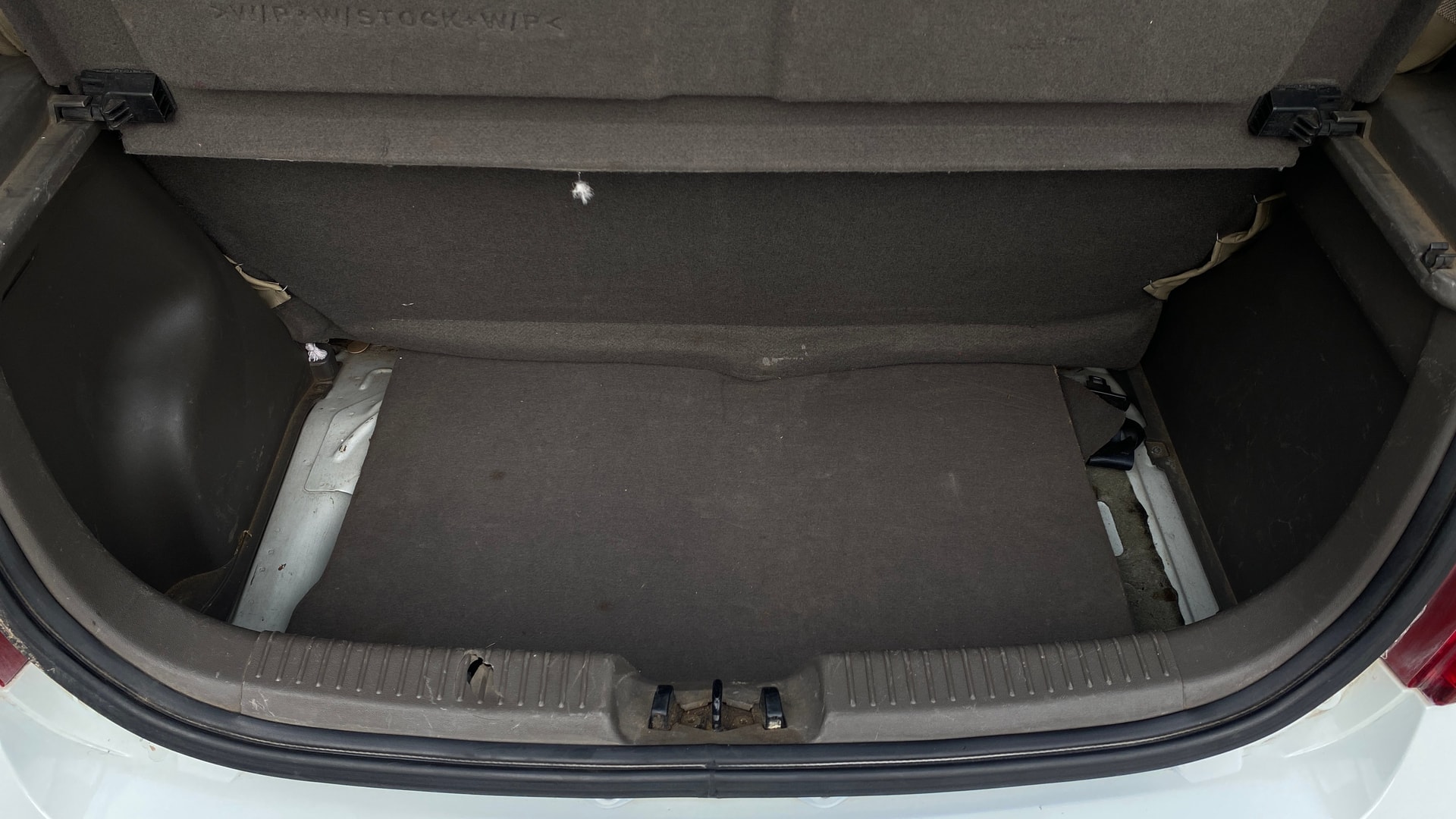 View 2013 Hyundai i10 1.2 Magna MT Image 10 Used 2013 Hyundai i10 1.2 Magna MT Image 10