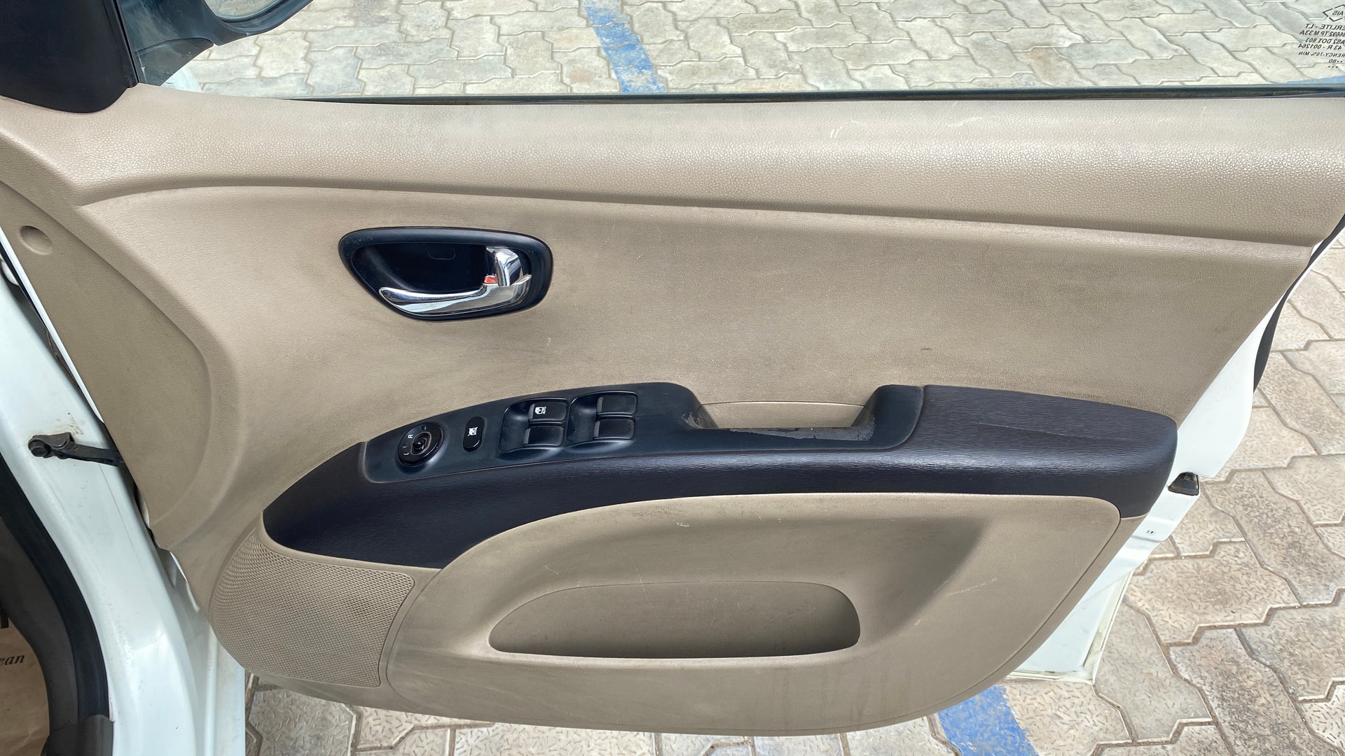 View 2013 Hyundai i10 1.2 Magna MT Image 32 Used 2013 Hyundai i10 1.2 Magna MT Image 32