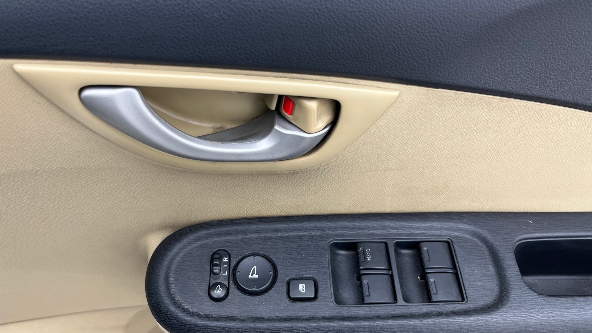 View 2015 Honda Brio VX AT Petrol Image 33 Used 2015 Honda Brio VX AT Petrol Image 33