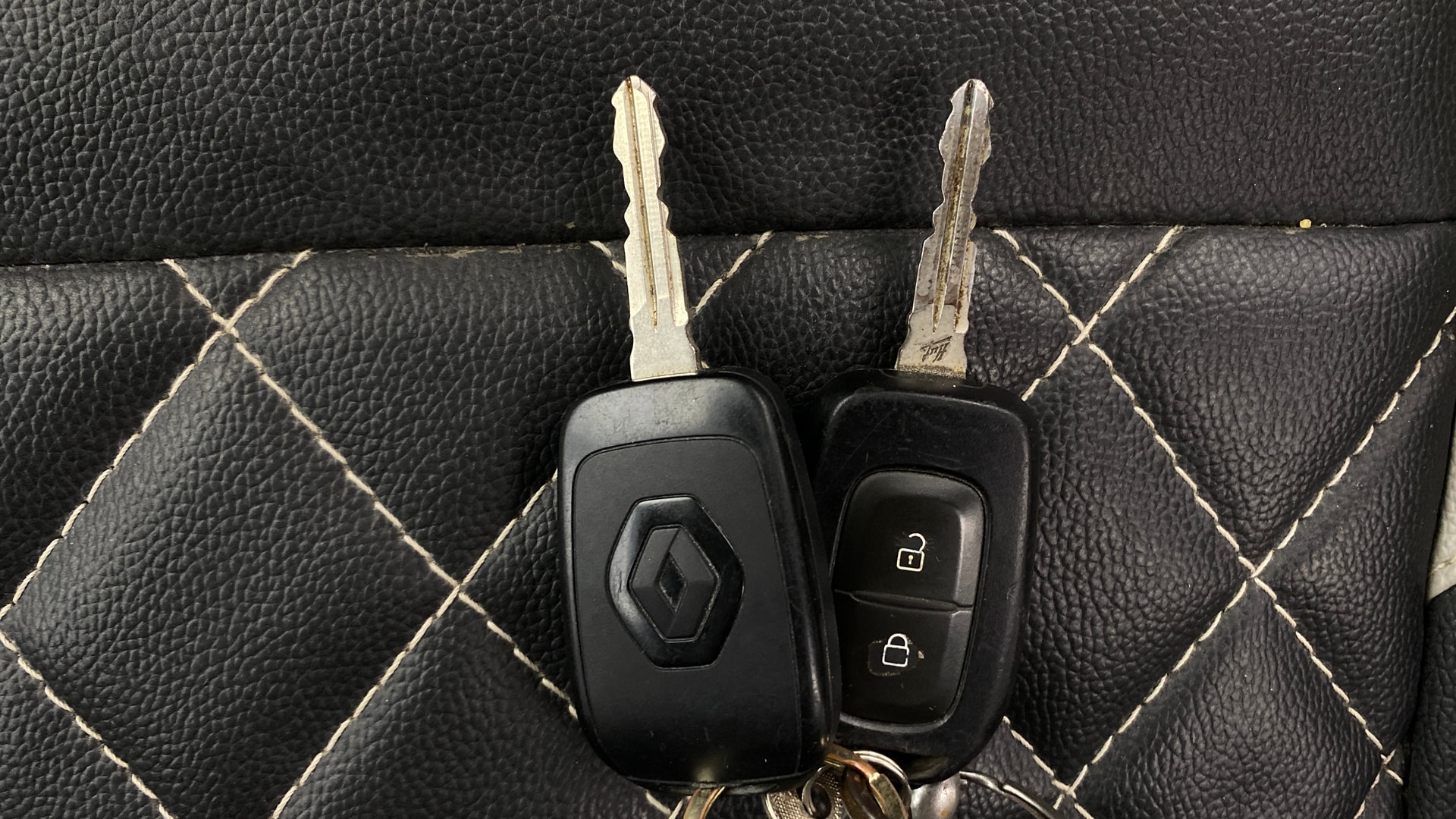 View 2022 Renault Triber RXT Image 27 Used 2022 Renault Triber RXT Image 27