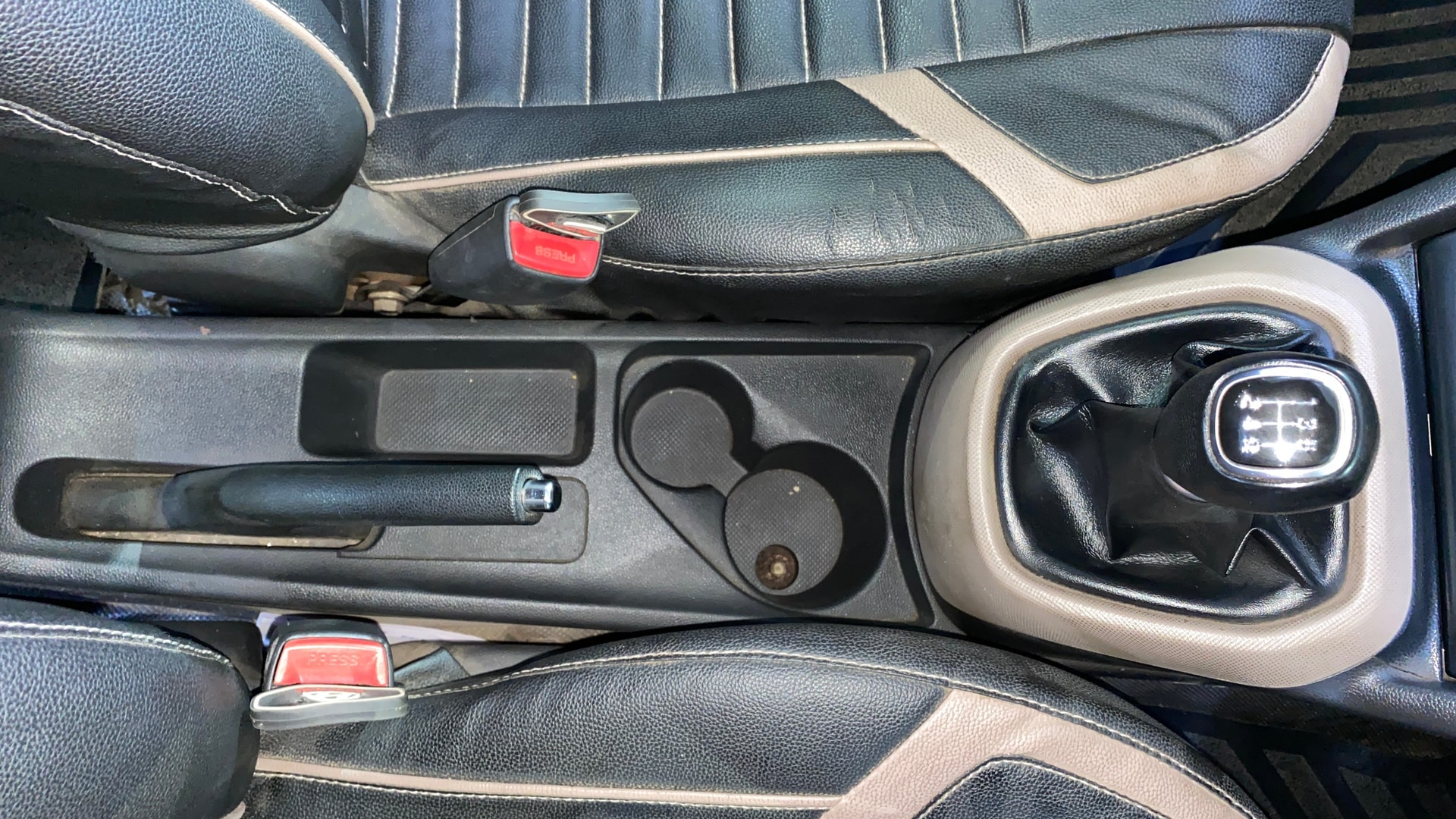View 2018 Hyundai Xcent SX Petrol Image 38 Used 2018 Hyundai Xcent SX Petrol Image 38