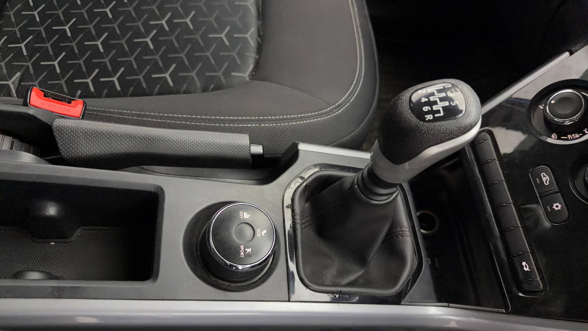 View 2020 Tata Nexon Revotron XE Image 37 Used 2020 Tata Nexon Revotron XE Image 37