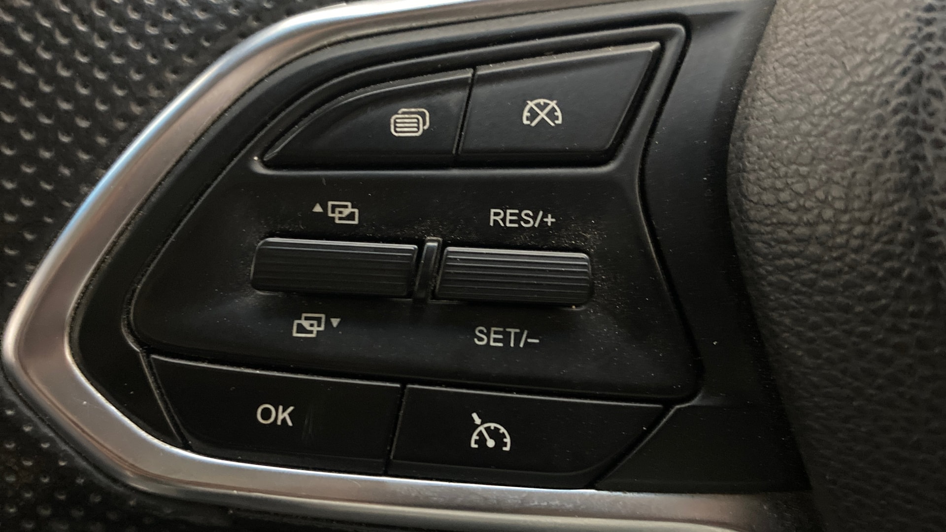 View 2019 MG Hector Sharp Diesel Image 3 Used 2019 MG Hector Sharp Diesel Image 3