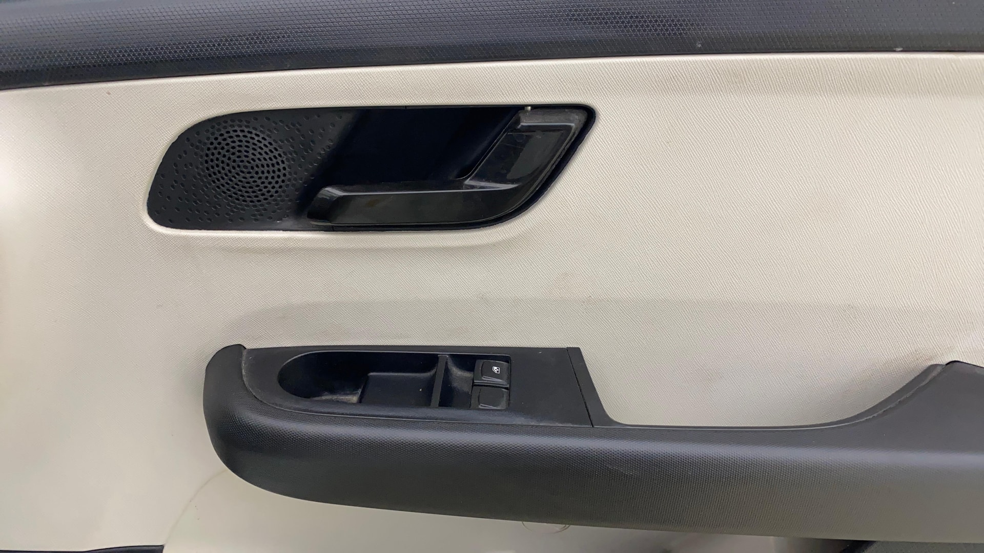 View 2022 Tata Altroz XE Plus Petrol Image 33 Used 2022 Tata Altroz XE Plus Petrol Image 33