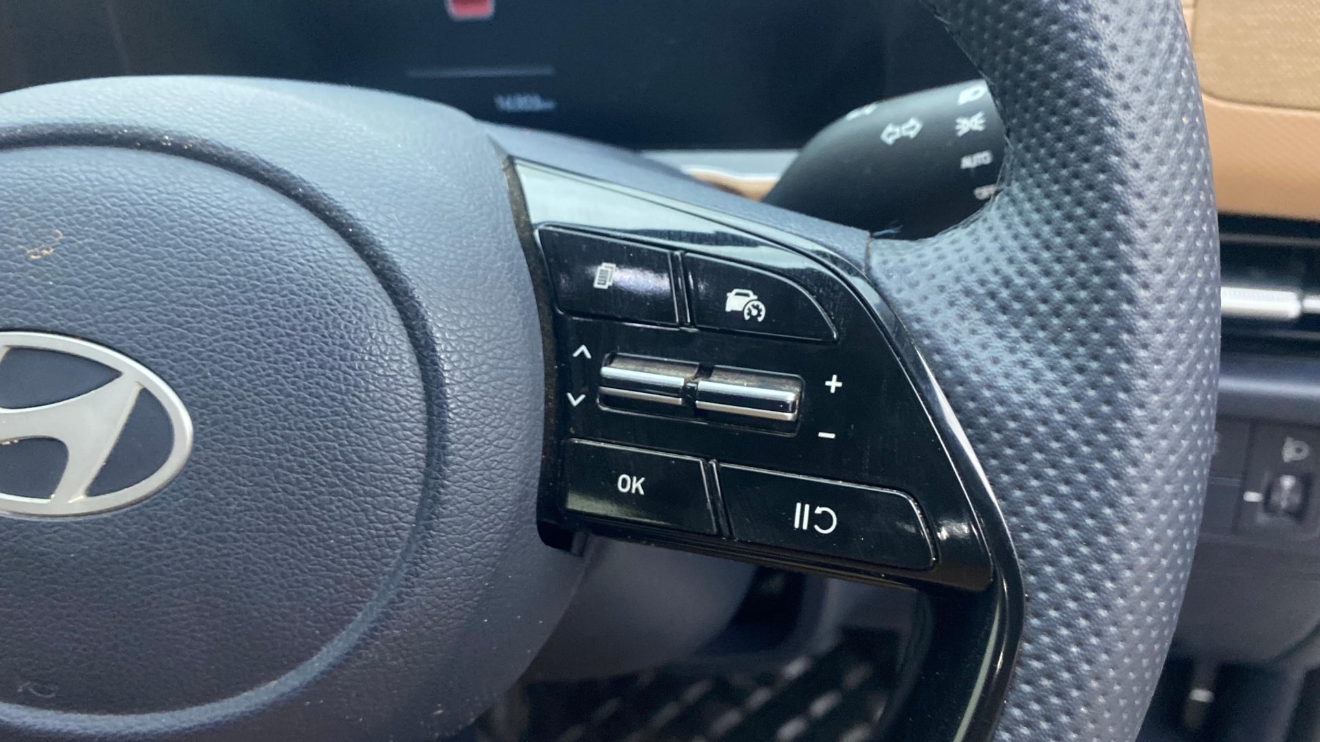 View 2024 Hyundai Alcazar Prestige 6 Seater MT Petrol Image 3 Used 2024 Hyundai Alcazar Prestige 6 Seater MT Petrol Image 3