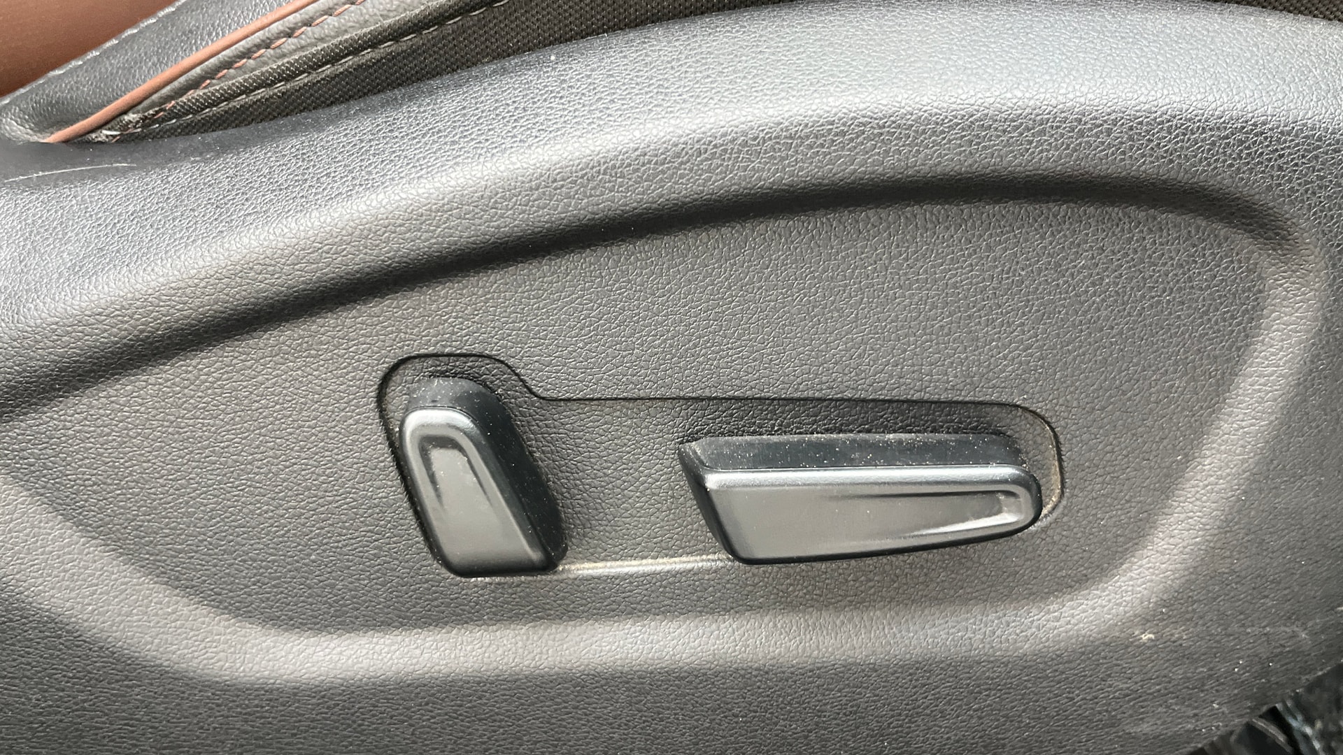 View 2021 Hyundai Alcazar Prestige 6 Seater MT Petrol Image 12 Used 2021 Hyundai Alcazar Prestige 6 Seater MT Petrol Image 12