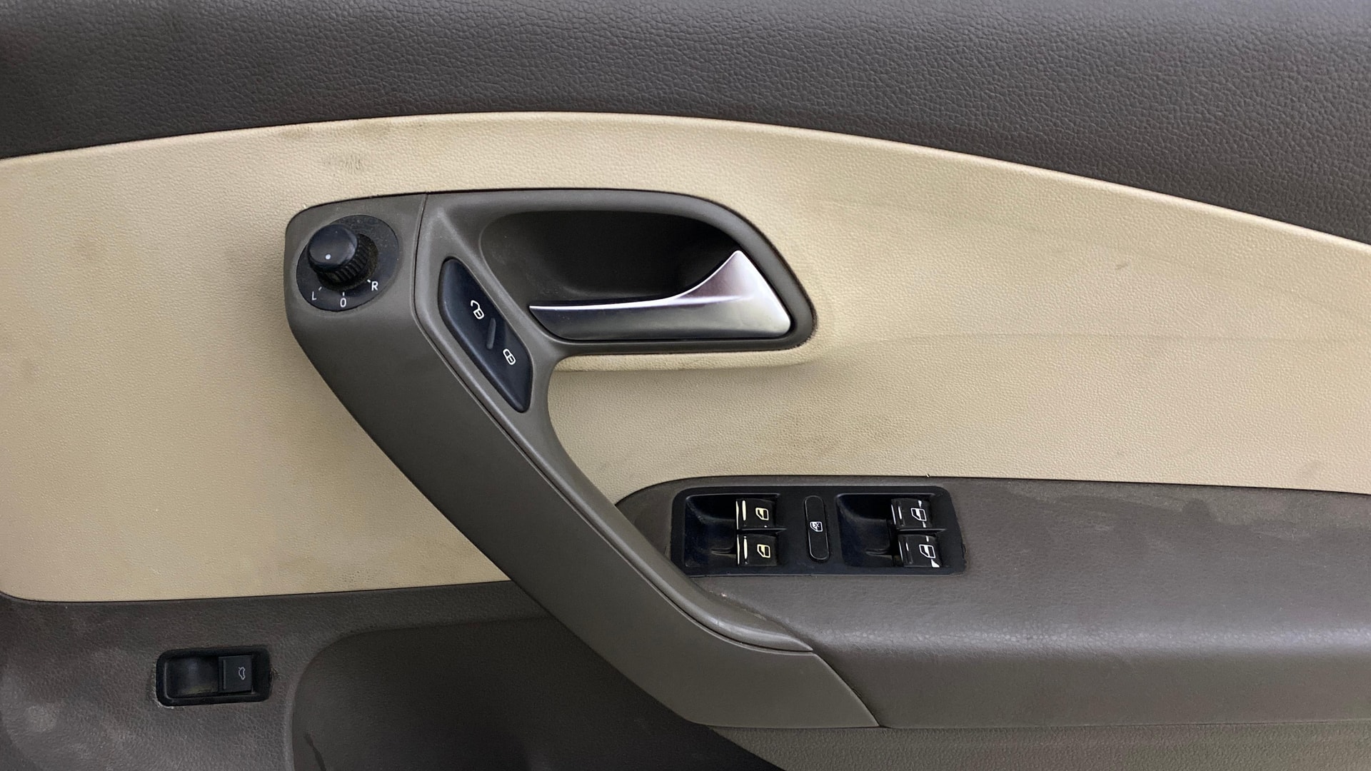 View 2013 Volkswagen Vento 1.2 L TSI Comfortline Petrol AT Image 33 Used 2013 Volkswagen Vento 1.2 L TSI Comfortline Petrol AT Image 33