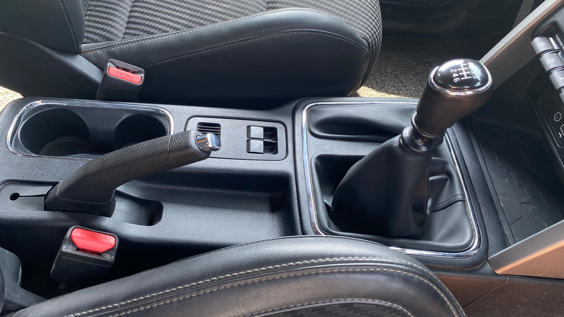 View 2022 Mahindra Thar AX Standard Manual Soft Top 6 Seater Image 37 Used 2022 Mahindra Thar AX Standard Manual Soft Top 6 Seater Image 37