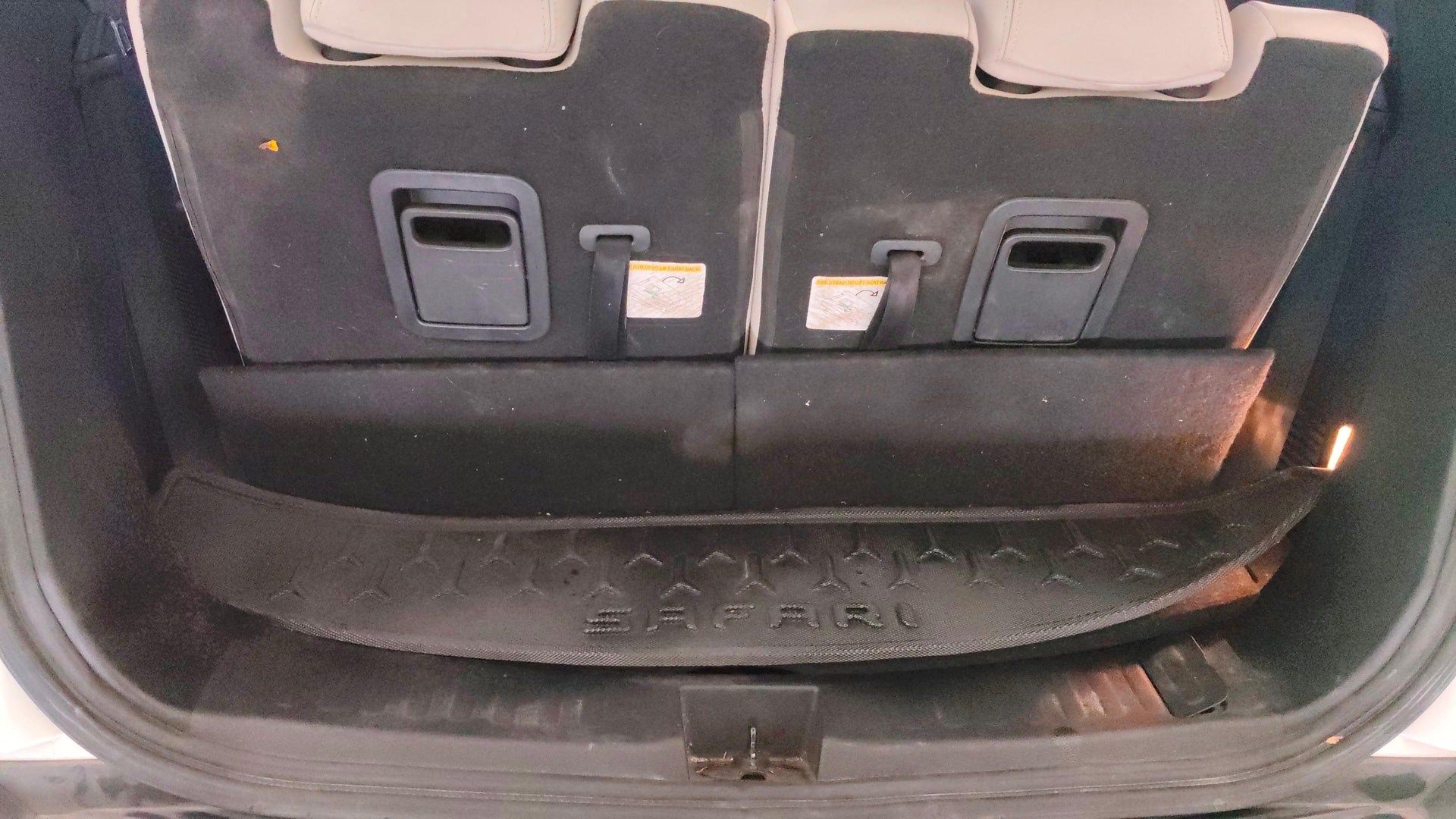 View 2022 Tata Safari XZA Plus Gold Image 7 Used 2022 Tata Safari XZA Plus Gold Image 7