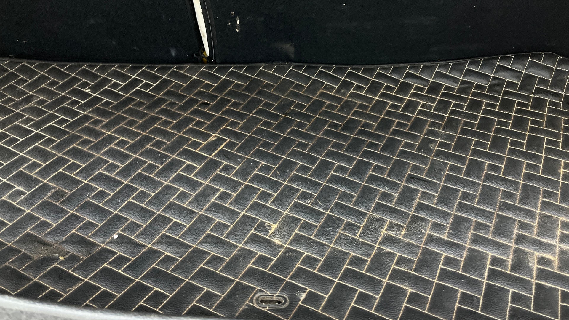 Used 2023 Mahindra XUV300 Used 2023 Mahindra XUV300