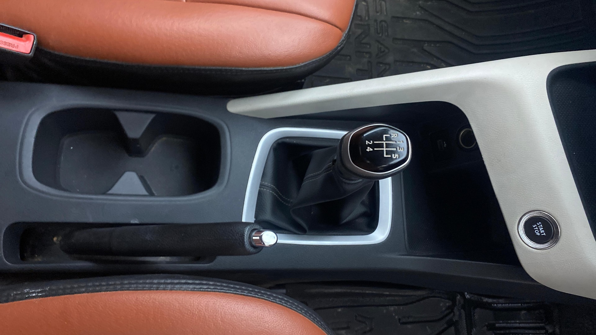 View 2022 Nissan Magnite XV Image 39 Used 2022 Nissan Magnite XV Image 39