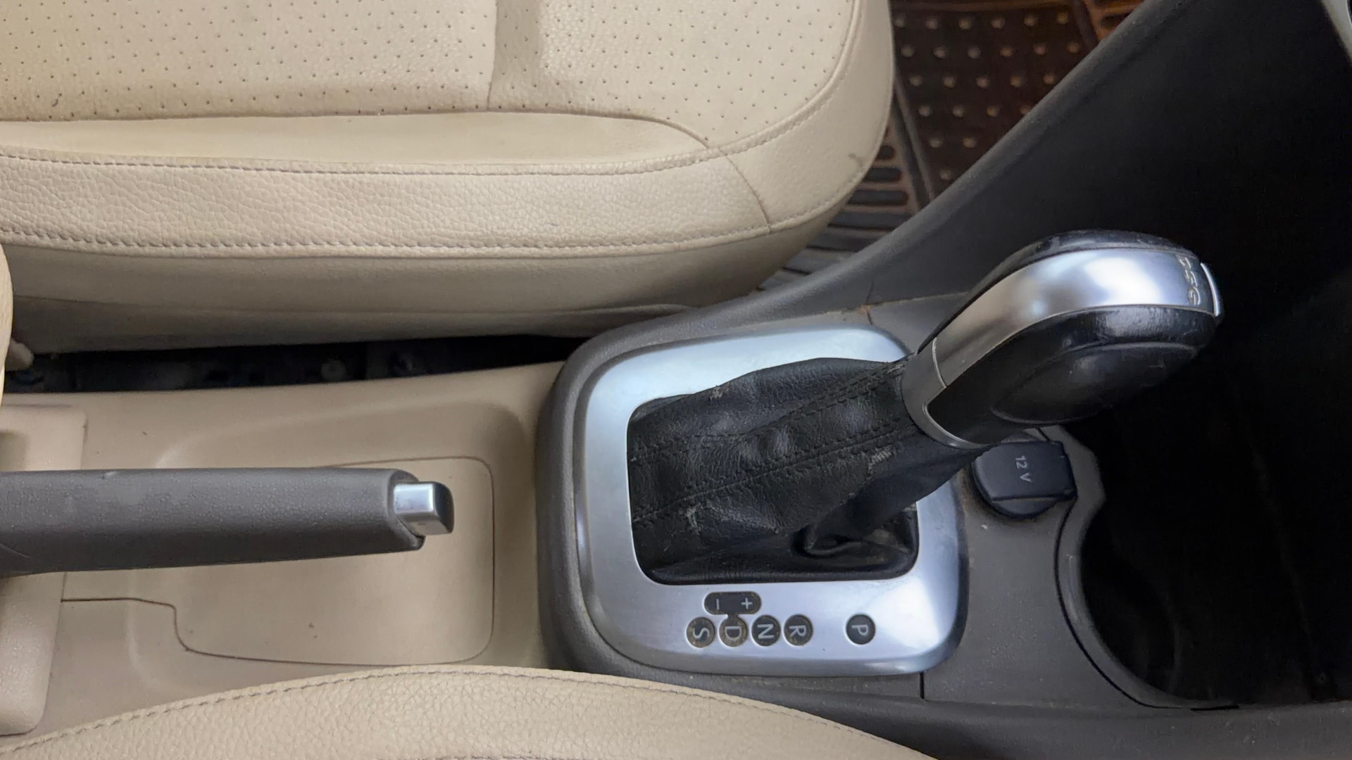 View 2015 Volkswagen Vento DSG Image 39 Used 2015 Volkswagen Vento DSG Image 39