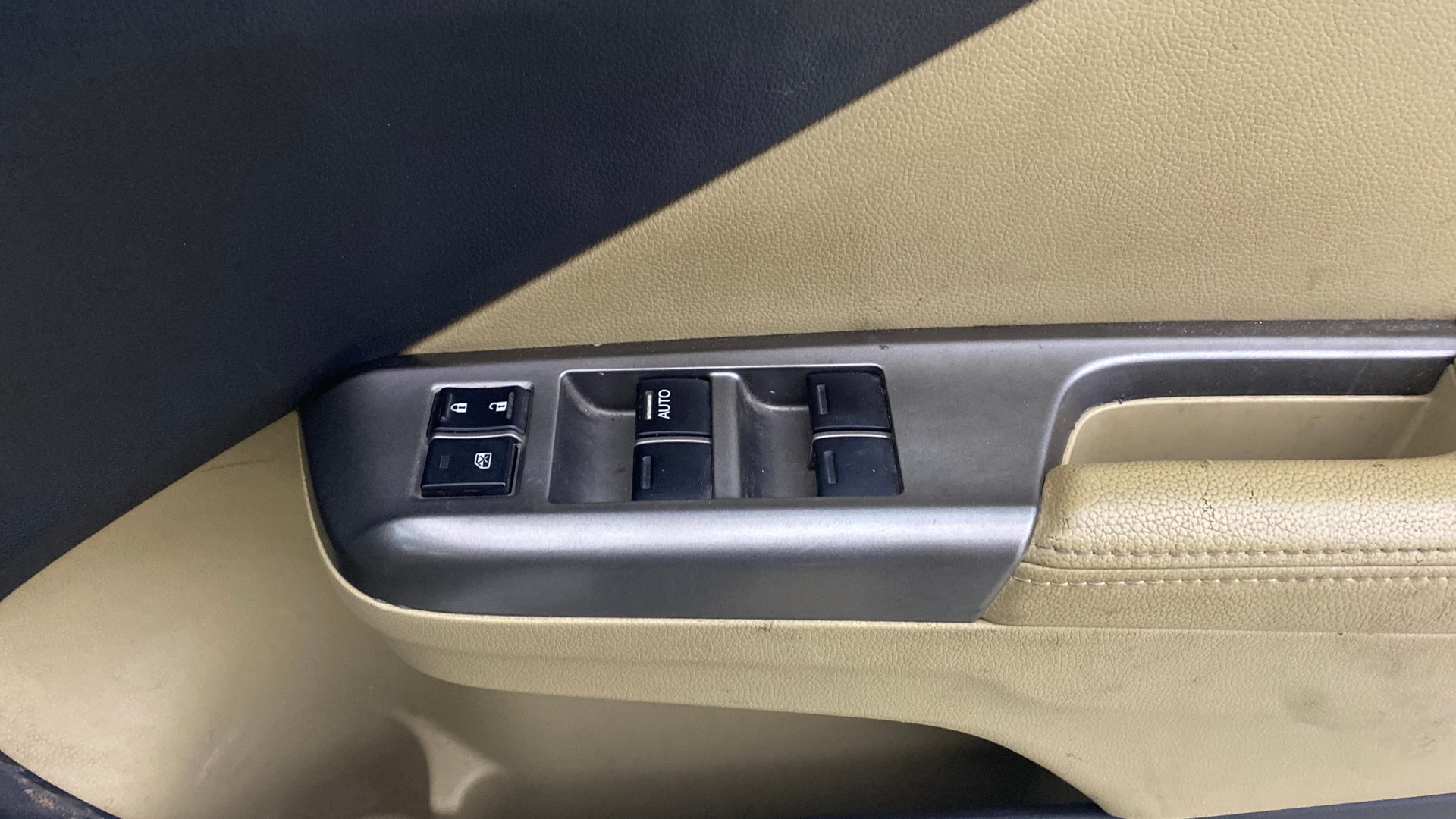 View 2017 Honda City ZX MT Diesel Anniversary Edition Image 35 Used 2017 Honda City ZX MT Diesel Anniversary Edition Image 35