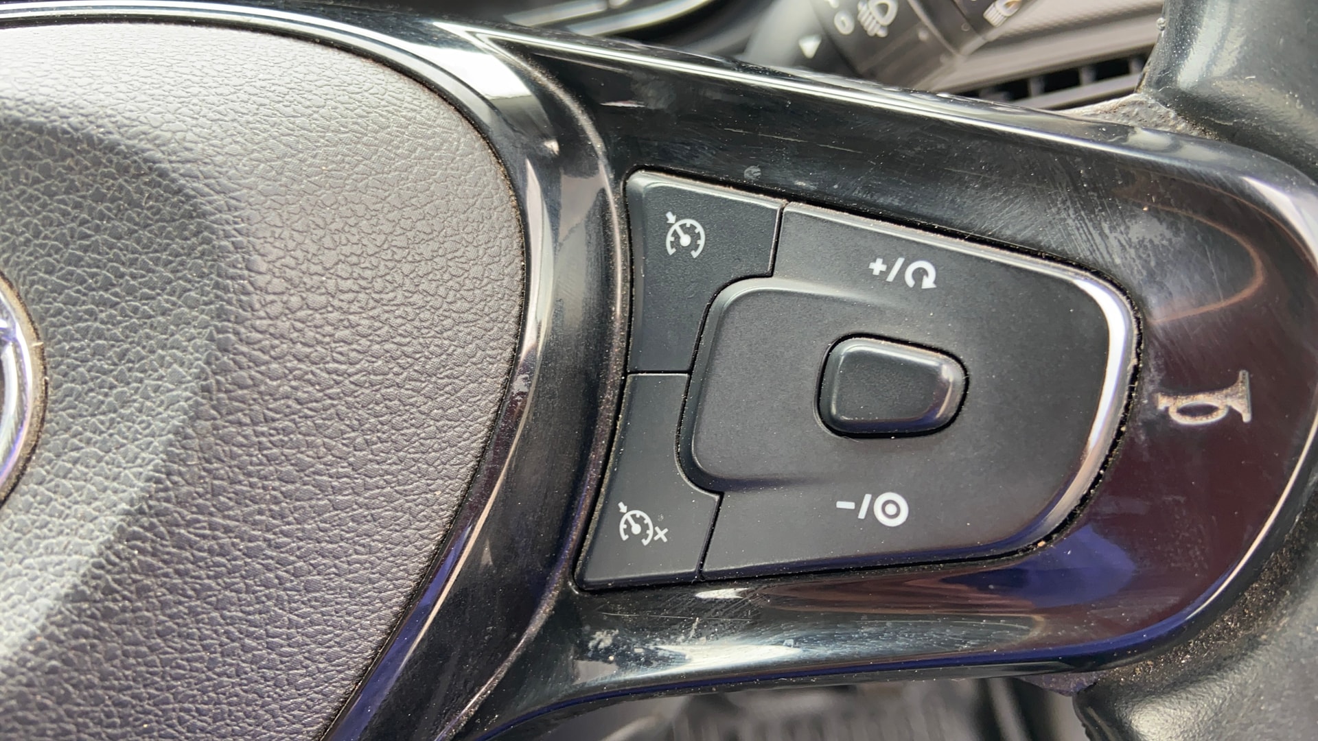 View 2022 Tata Nexon Revotron XE Image 3 Used 2022 Tata Nexon Revotron XE Image 3
