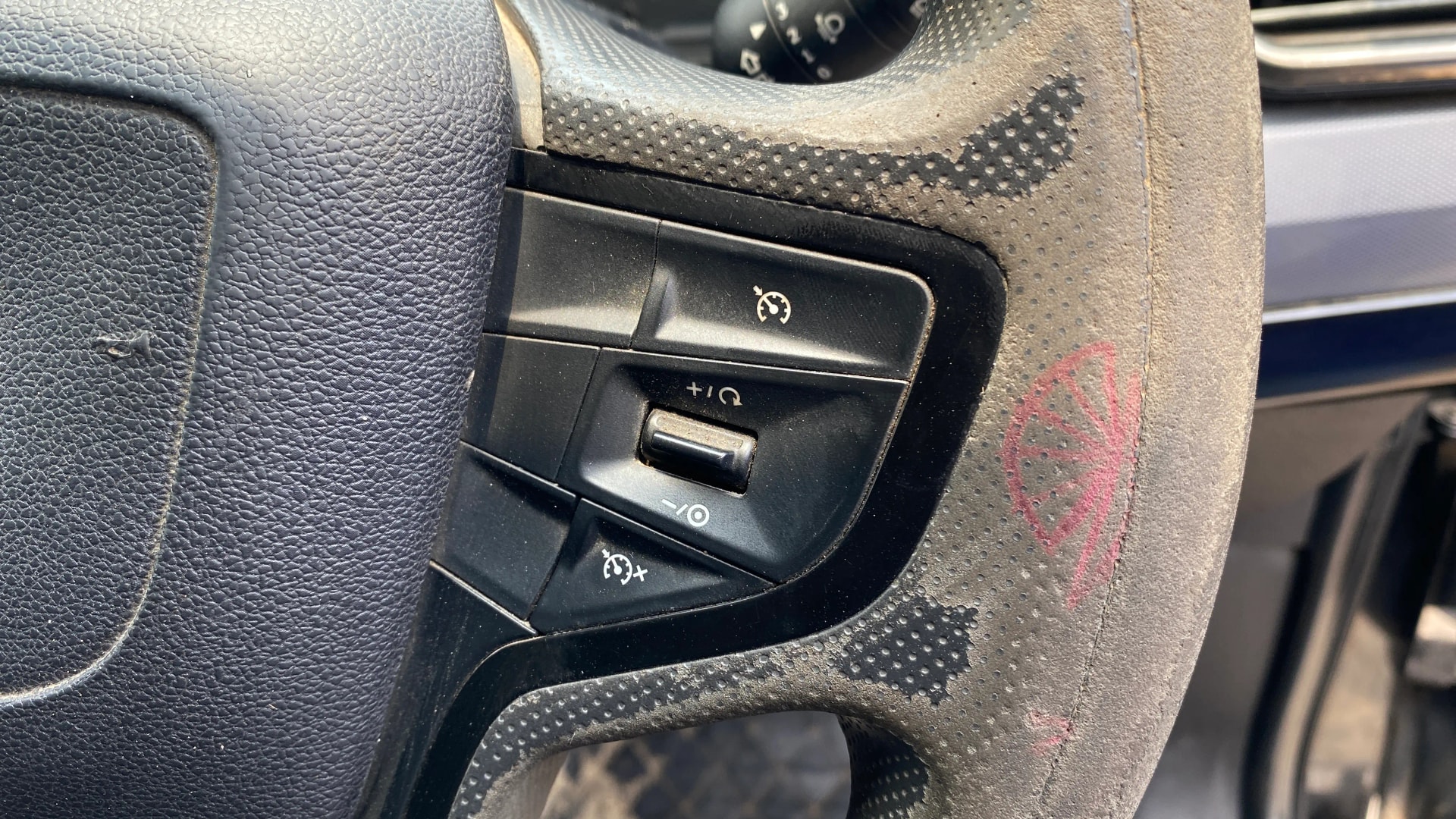 View 2022 Tata Safari XT Plus Image 3 Used 2022 Tata Safari XT Plus Image 3