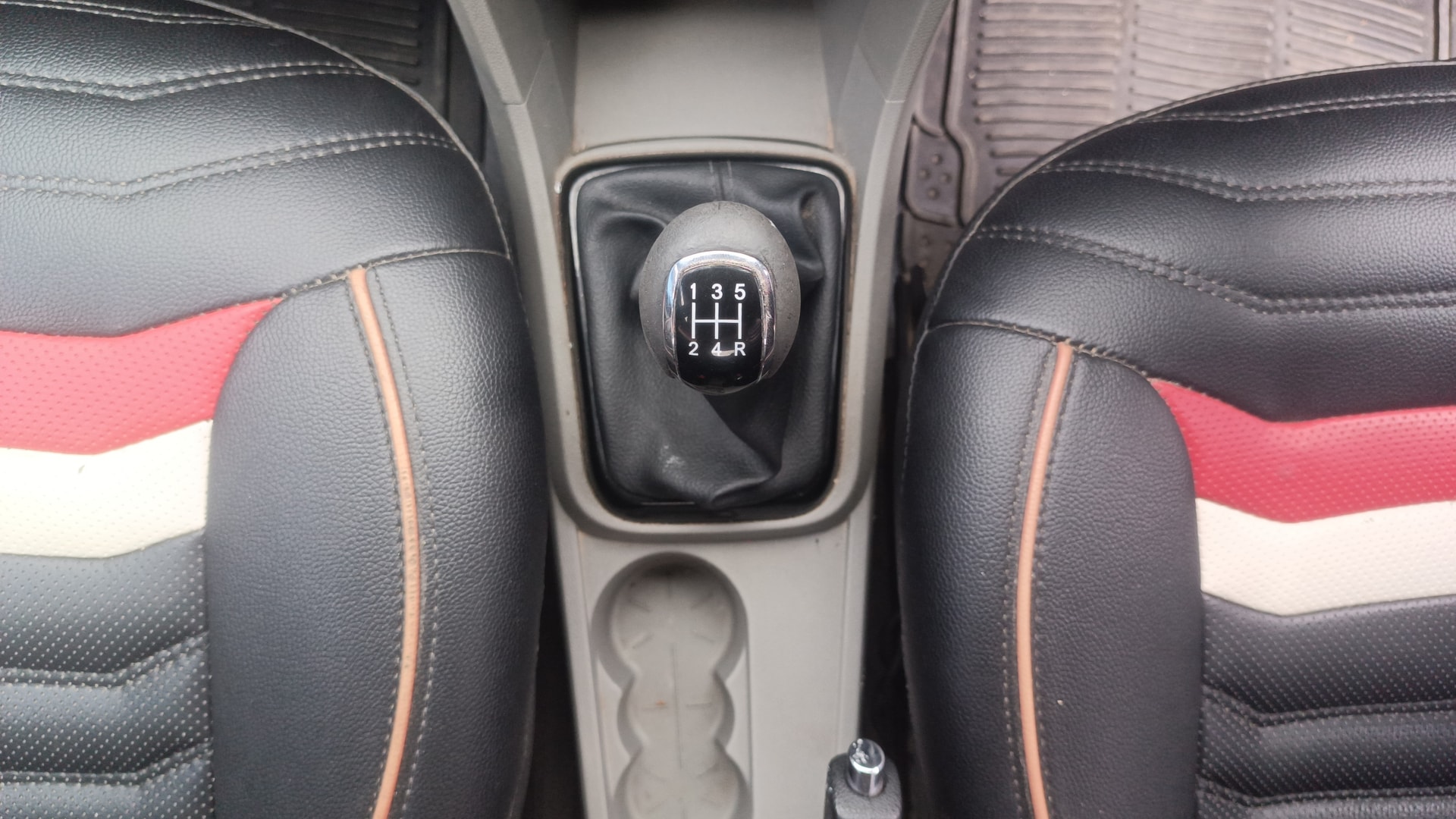 View 2018 Tata Tiago Revotorq XB Image 38 Used 2018 Tata Tiago Revotorq XB Image 38