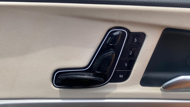 View Mahindra XUV700 Image 12 Used Mahindra XUV700 Image 12