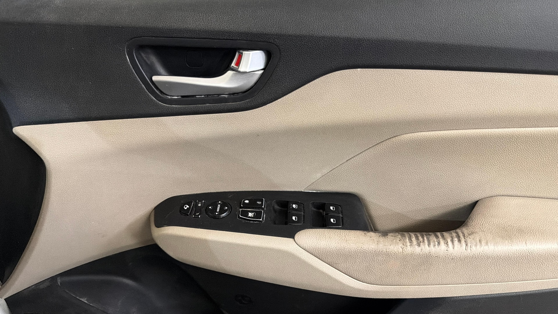 View 2018 Hyundai Verna 1.6 VTVT SX (O) AT Image 39 Used 2018 Hyundai Verna 1.6 VTVT SX (O) AT Image 39