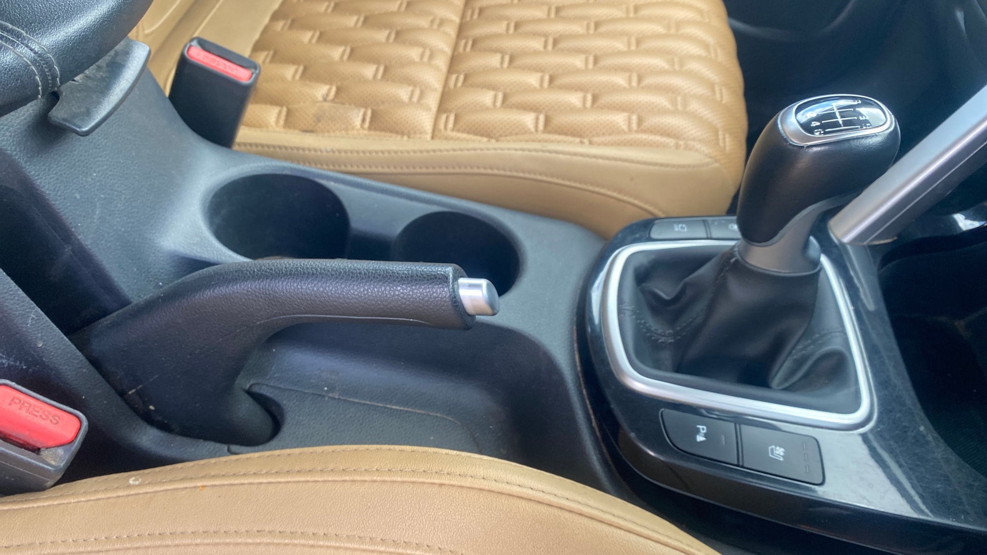View 2023 Kia Seltos HTX Plus Diesel Dual Tone Image 40 Used 2023 Kia Seltos HTX Plus Diesel Dual Tone Image 40