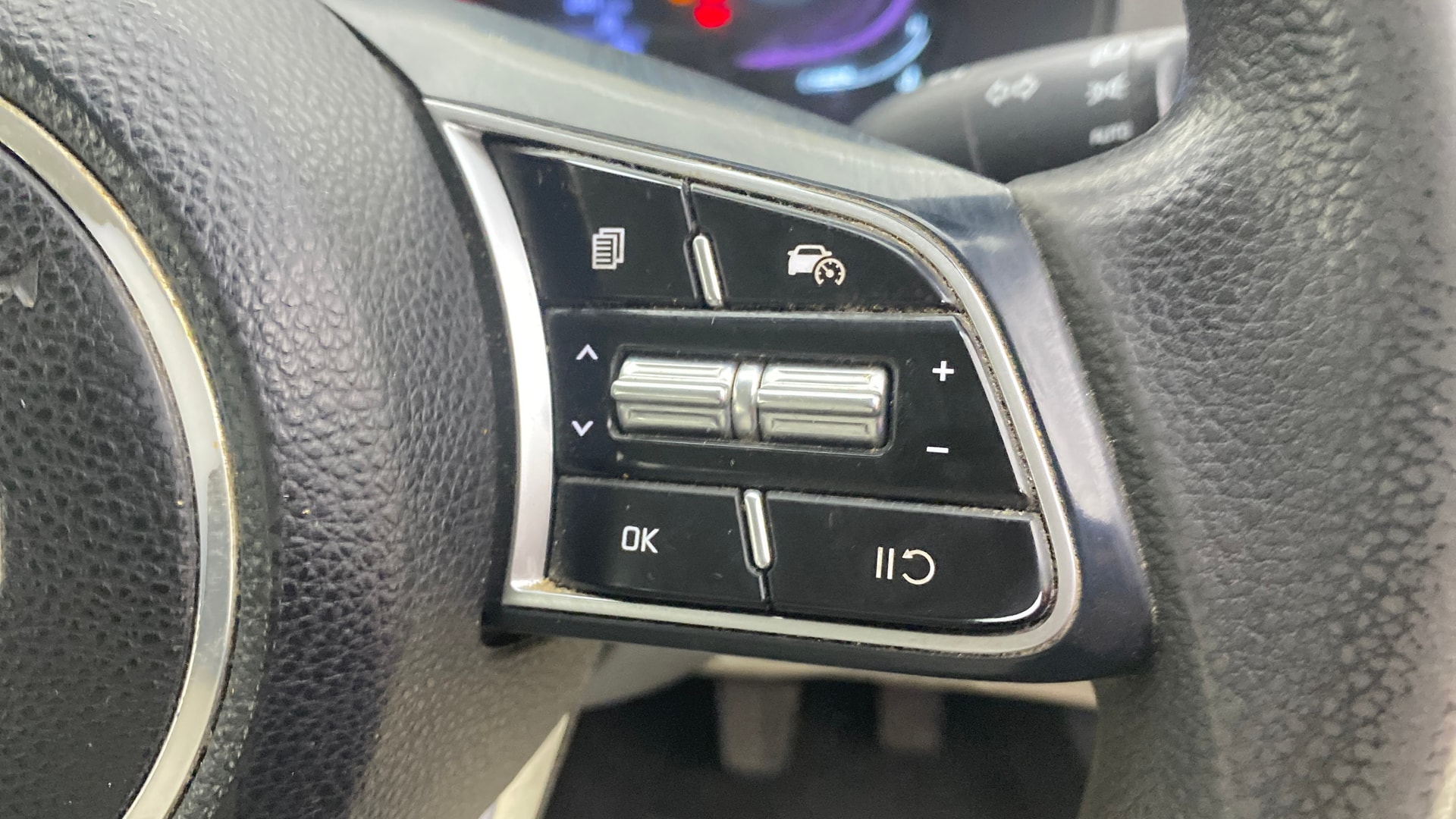 View 2023 Kia Carens Prestige 1.5 Petrol 7 STR Image 3 Used 2023 Kia Carens Prestige 1.5 Petrol 7 STR Image 3
