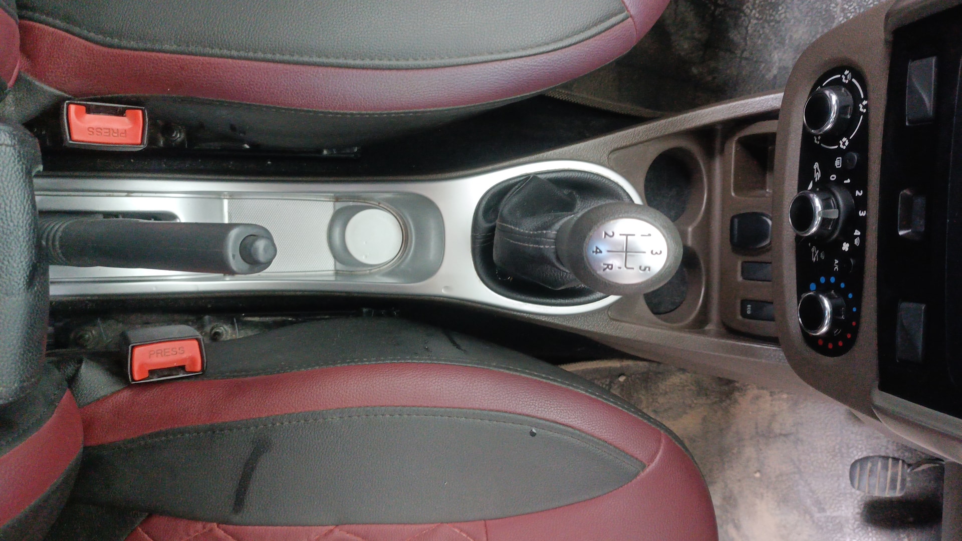 View 2018 Renault Duster Petrol RXS BS IV Image 38 Used 2018 Renault Duster Petrol RXS BS IV Image 38