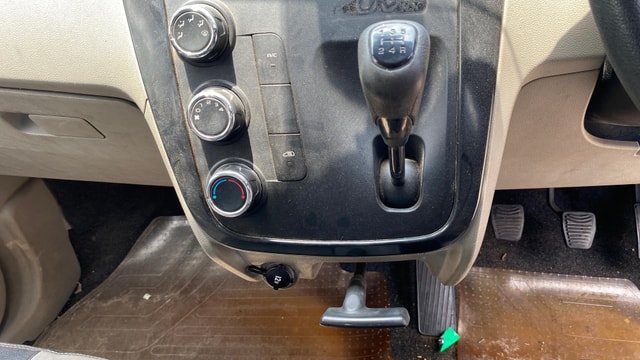 View Mahindra KUV100 Image 37 Used Mahindra KUV100 Image 37