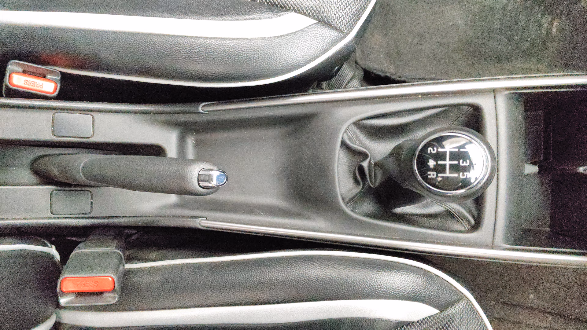 View 2019 Maruti Suzuki 1000 Base Variant Image 38 Used 2019 Maruti Suzuki 1000 Base Variant Image 38