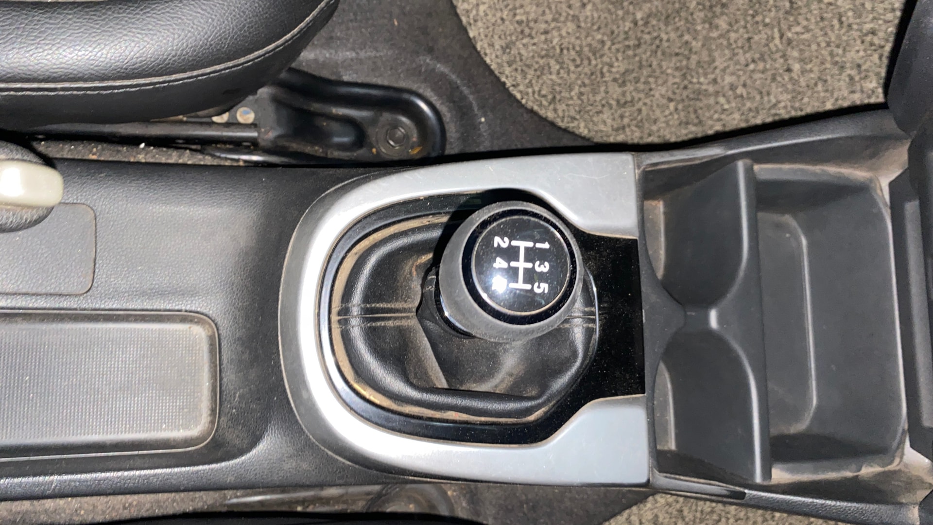 View 2019 Honda WR-V S MT Diesel Edge Edition Image 38 Used 2019 Honda WR-V S MT Diesel Edge Edition Image 38