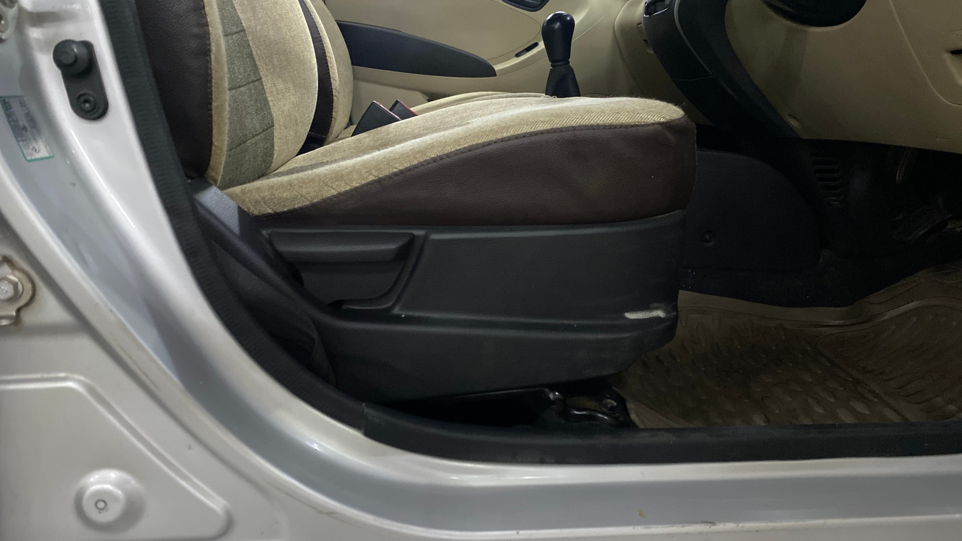 View 2016 Hyundai EON Magna Plus Image 10 Used 2016 Hyundai EON Magna Plus Image 10