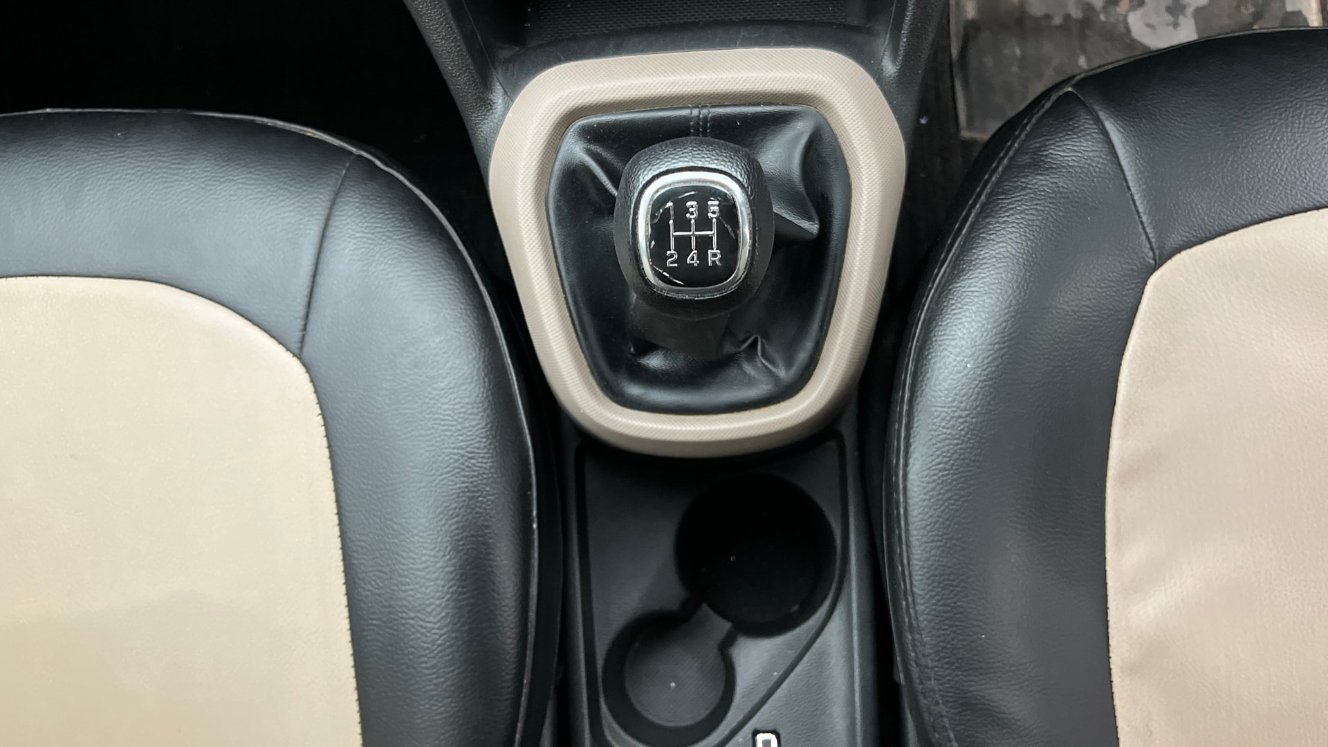 View 2016 Hyundai Grand i10 1.2 Asta Petrol Image 41 Used 2016 Hyundai Grand i10 1.2 Asta Petrol Image 41