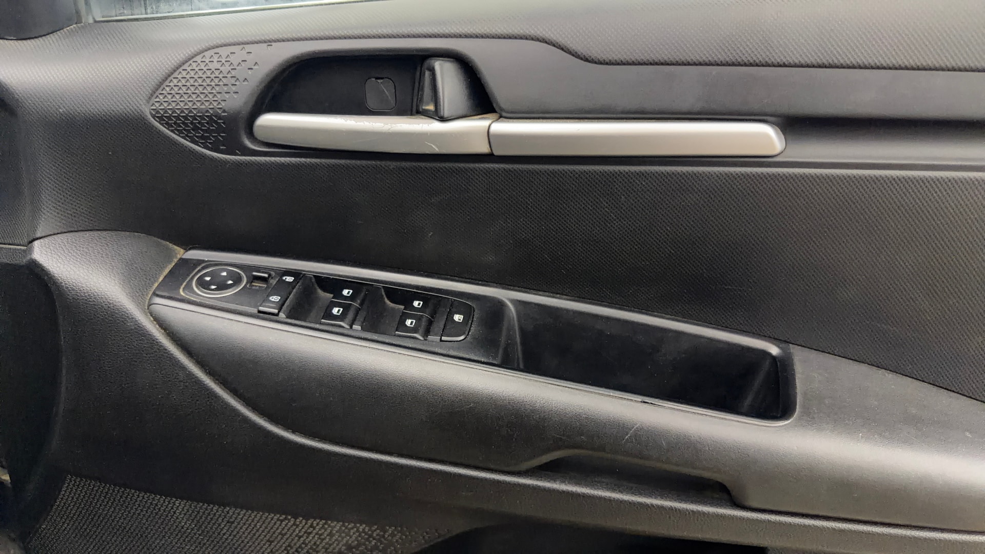 View 2023 Kia Sonet HTE Petrol Image 33 Used 2023 Kia Sonet HTE Petrol Image 33