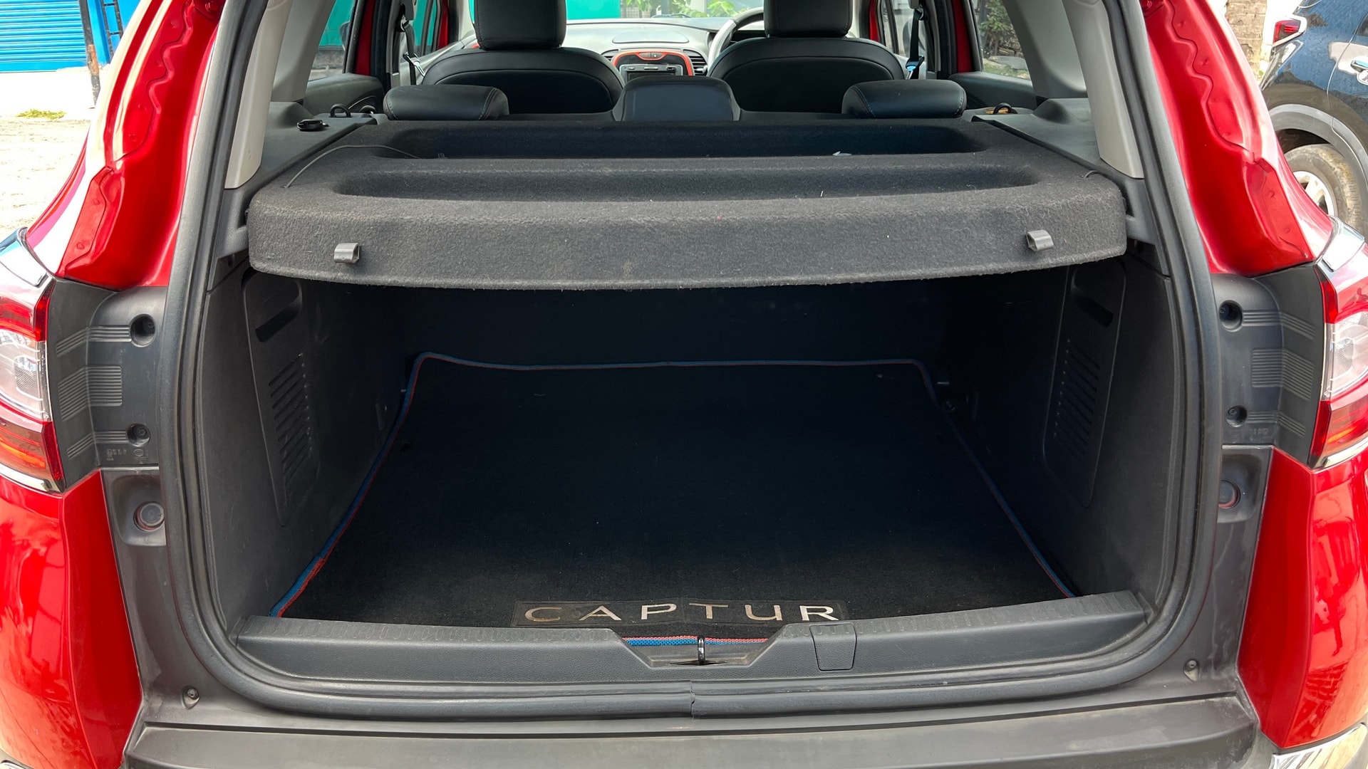 View 2019 Renault Captur Platine Petrol Dual Tone Image 11 Used 2019 Renault Captur Platine Petrol Dual Tone Image 11