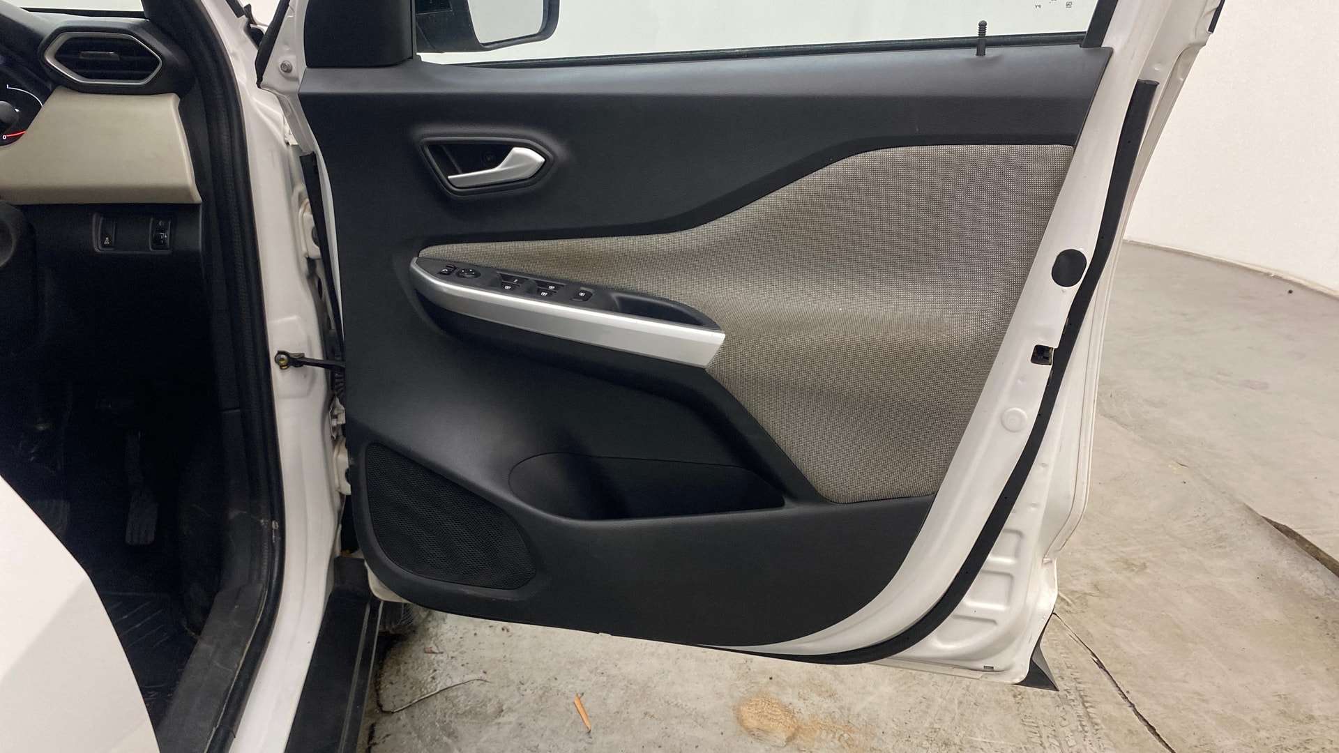 View 2023 Nissan Magnite XV Image 33 Used 2023 Nissan Magnite XV Image 33