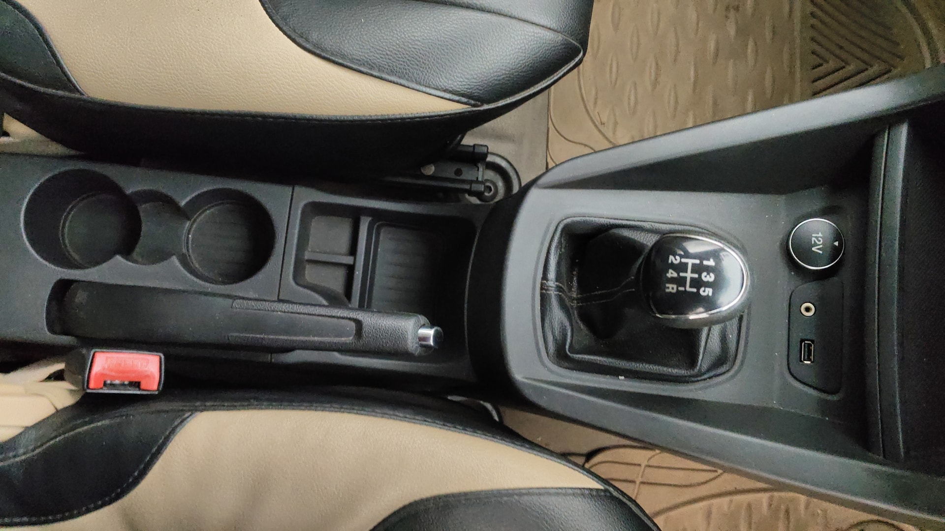 View 2019 Ford Figo Aspire 1.2P Ambiente MT BS IV Image 38 Used 2019 Ford Figo Aspire 1.2P Ambiente MT BS IV Image 38