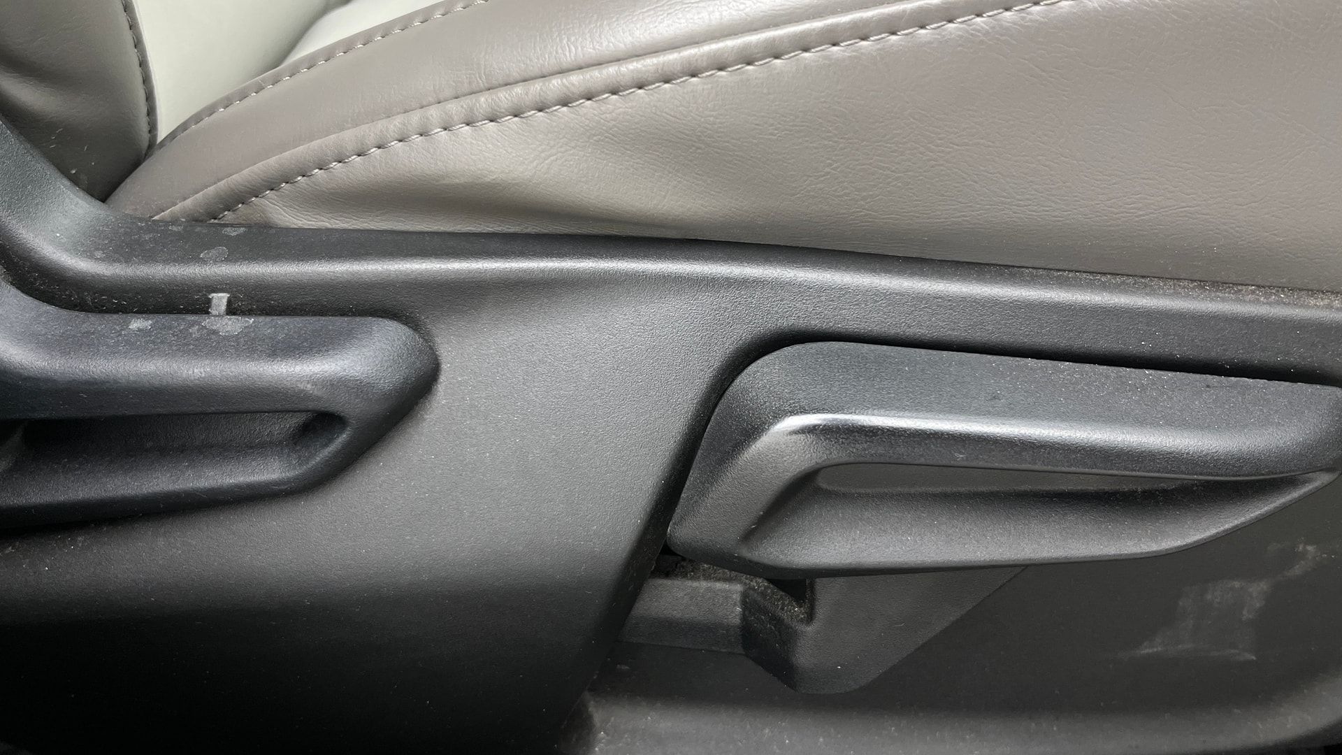 View 2023 Tata Nexon Revotron XE Image 11 Used 2023 Tata Nexon Revotron XE Image 11