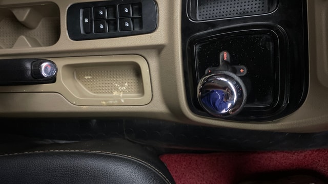 View Mahindra TUV300 Image 38 Used Mahindra TUV300 Image 38