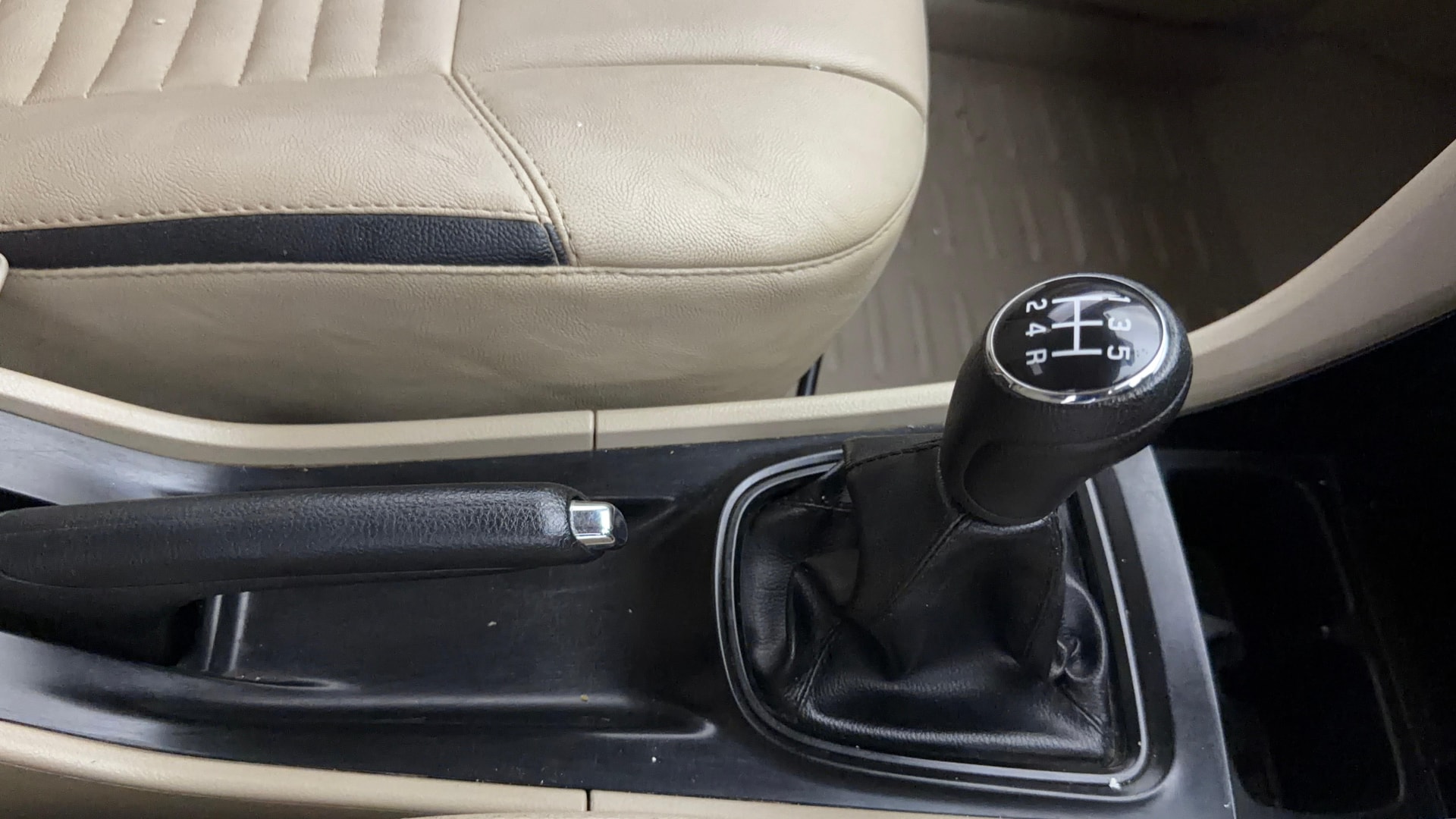 View 2017 Maruti Suzuki 1000 Base Variant Image 37 Used 2017 Maruti Suzuki 1000 Base Variant Image 37