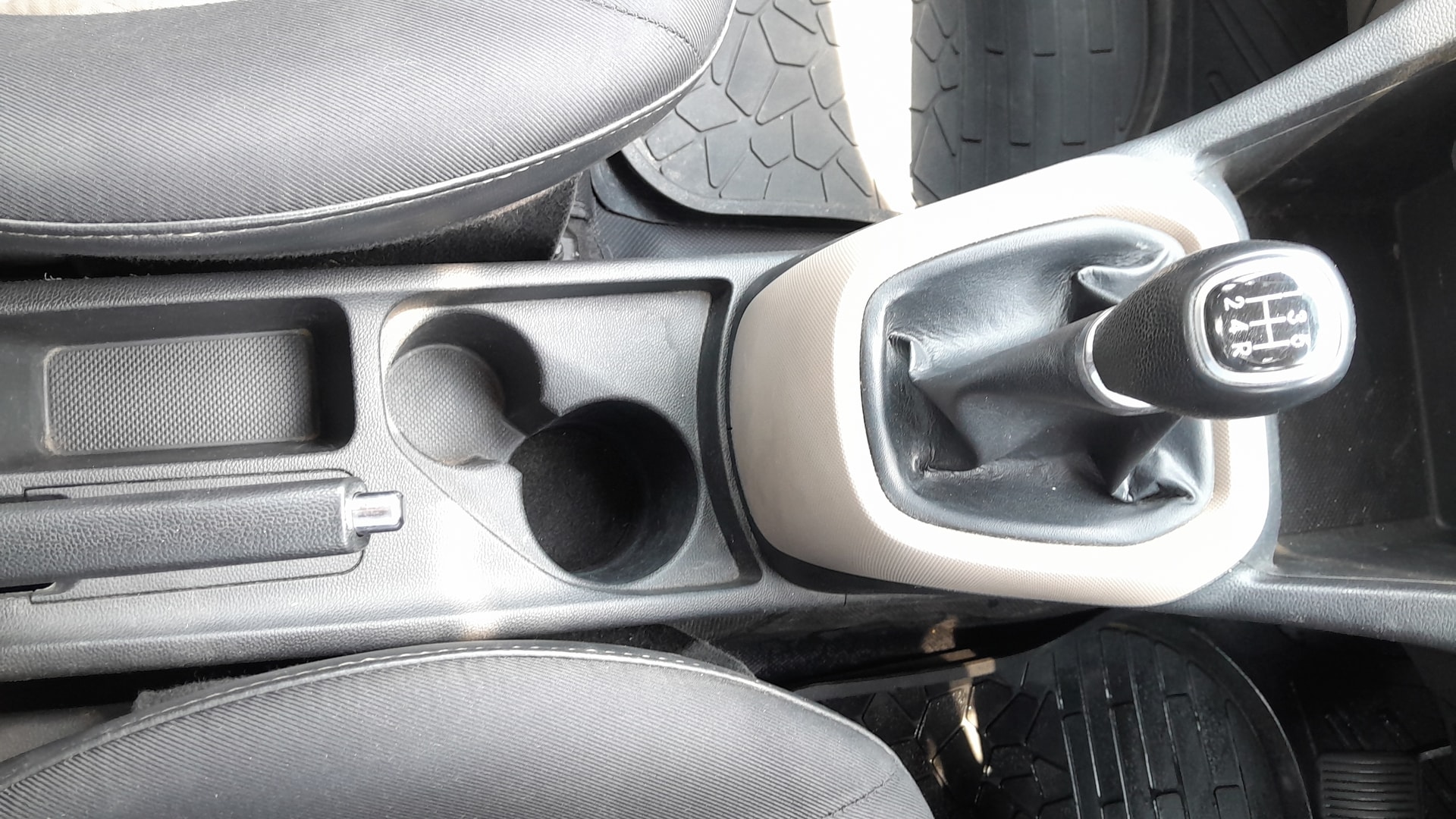 View 2014 Hyundai Grand i10 1.2 Asta Petrol Image 38 Used 2014 Hyundai Grand i10 1.2 Asta Petrol Image 38