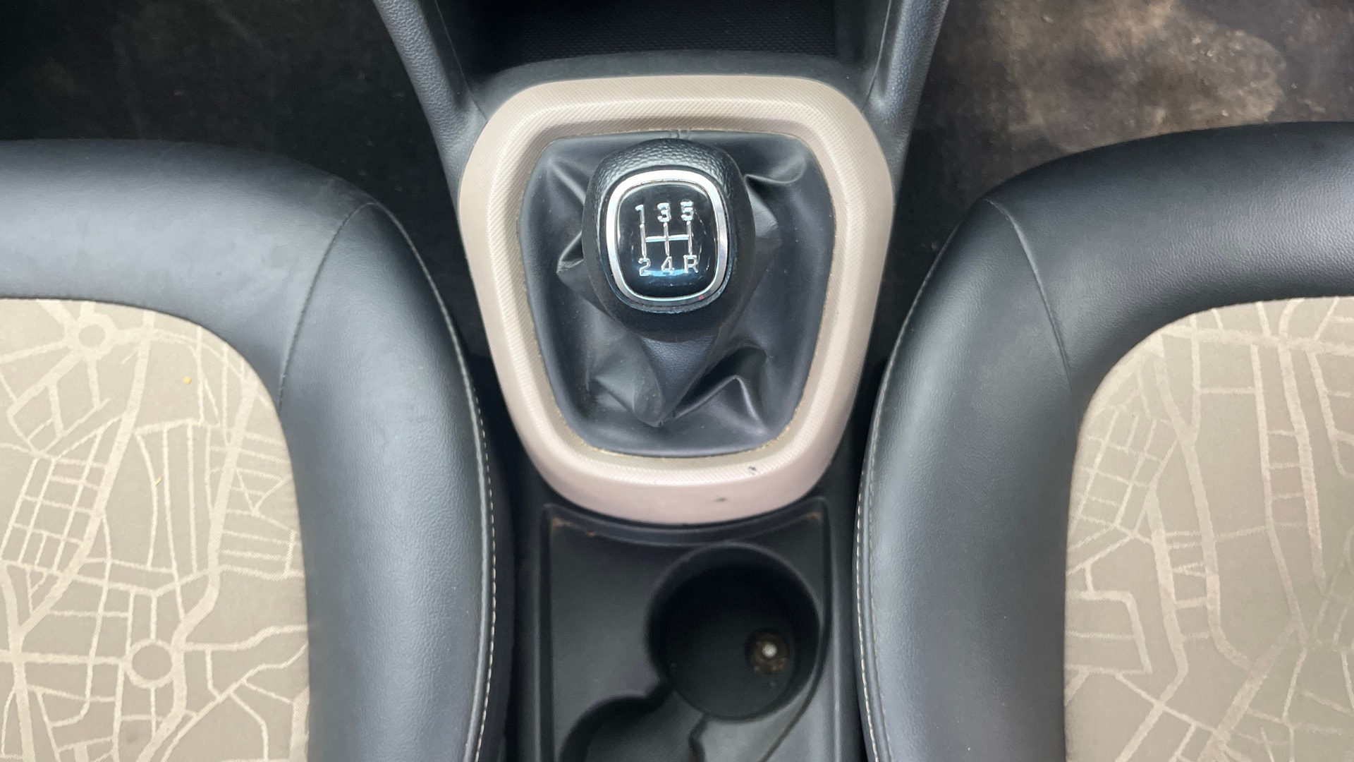 View 2017 Hyundai Grand i10 Sportz 1.2 Kappa Image 38 Used 2017 Hyundai Grand i10 Sportz 1.2 Kappa Image 38