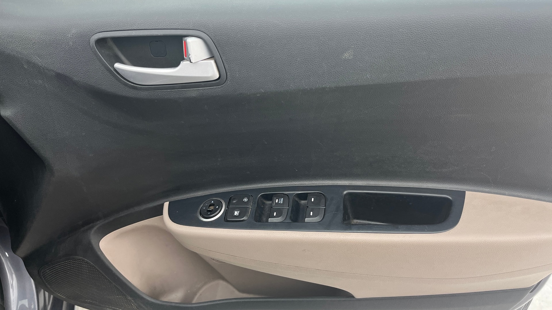 View 2017 Hyundai Grand i10 Sportz 1.2 Kappa Image 33 Used 2017 Hyundai Grand i10 Sportz 1.2 Kappa Image 33